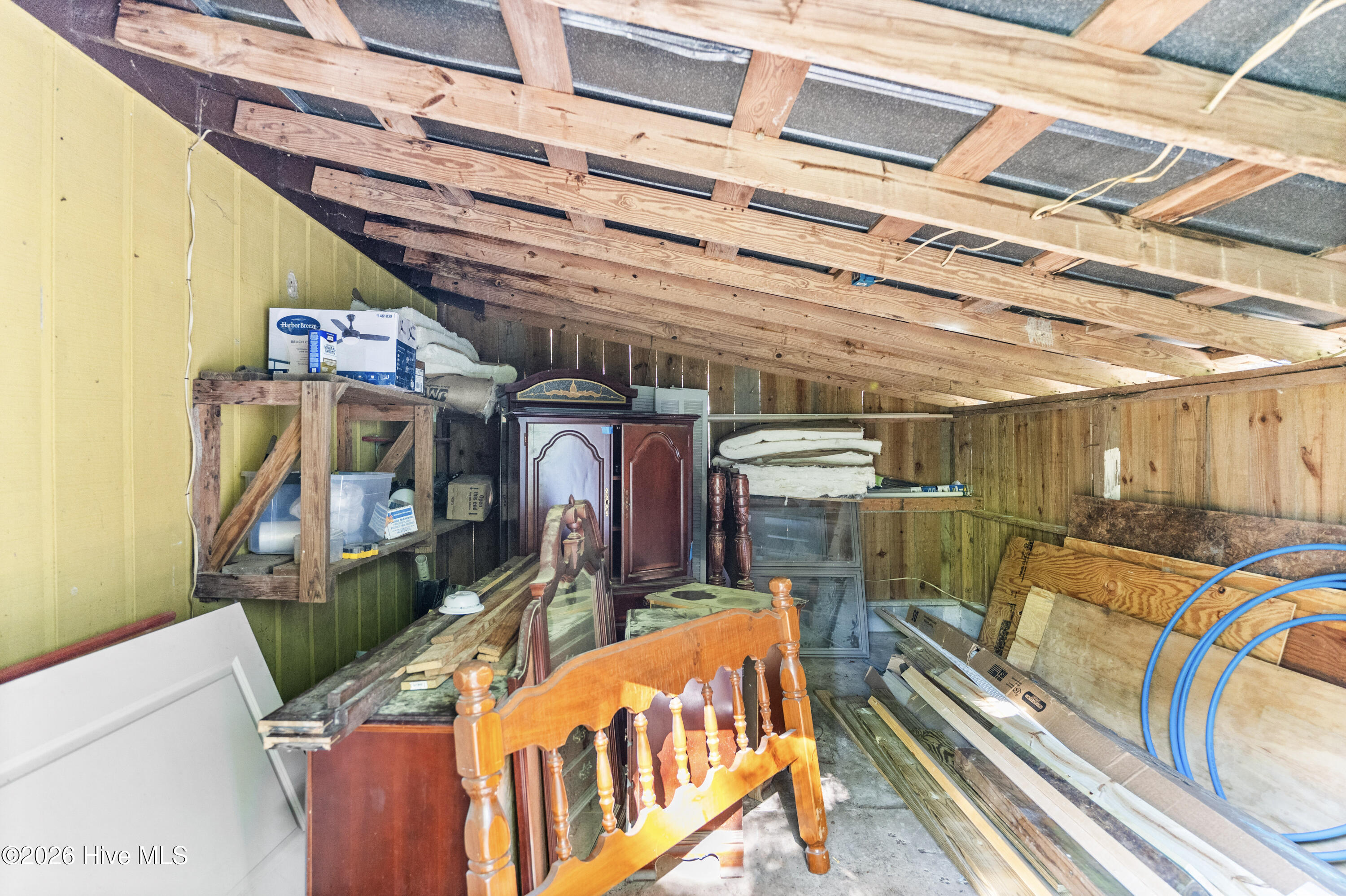 100569297 | Photo 35