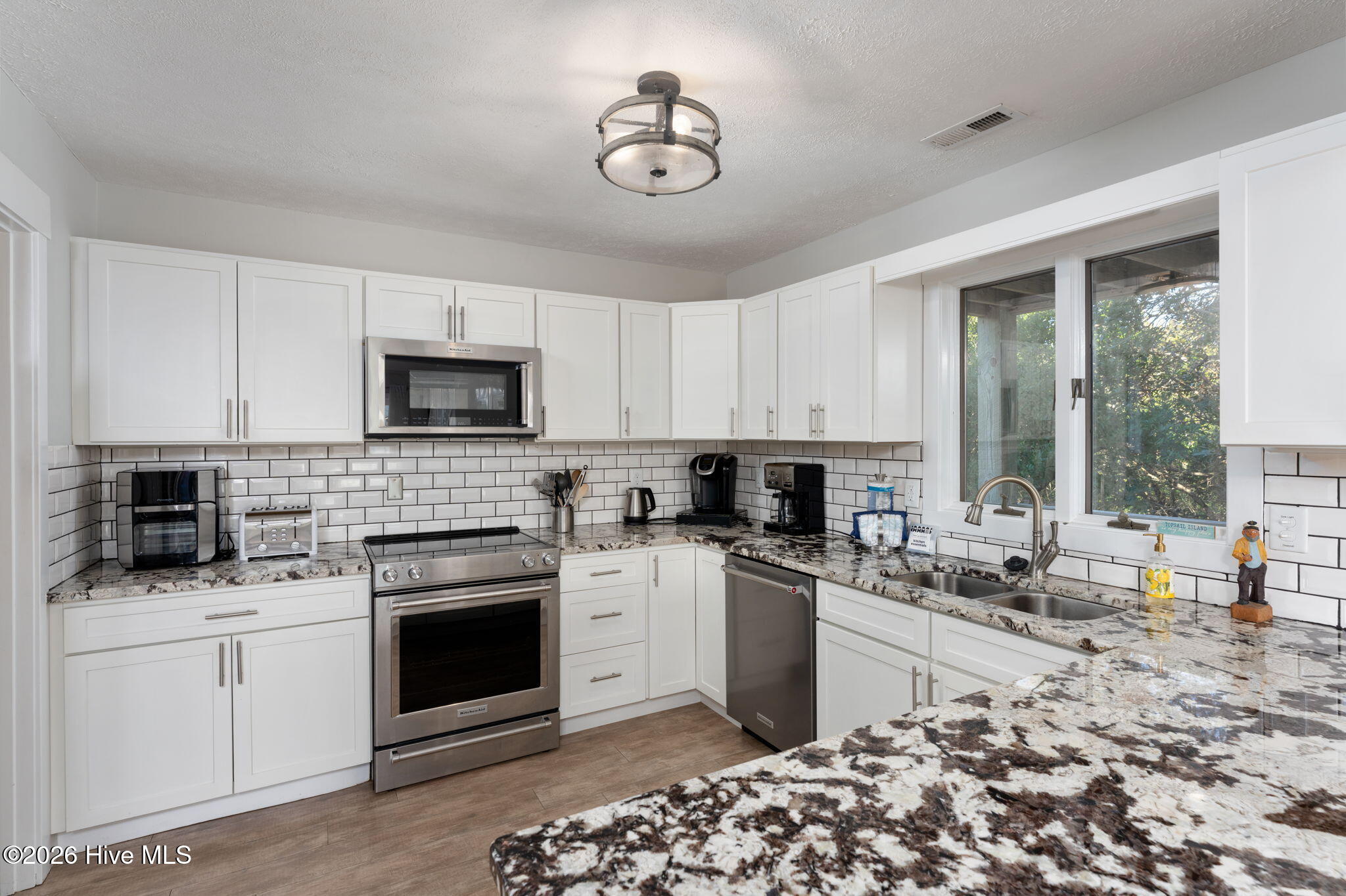 100552725 | Photo 18