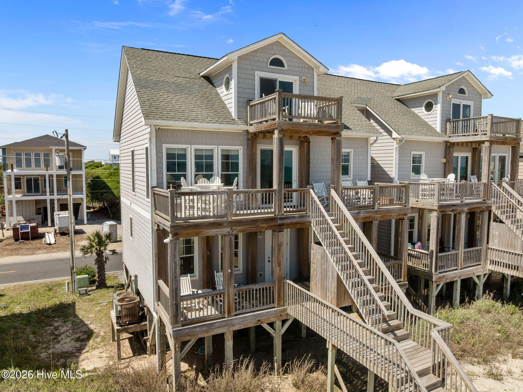 100570241 | Photo 63