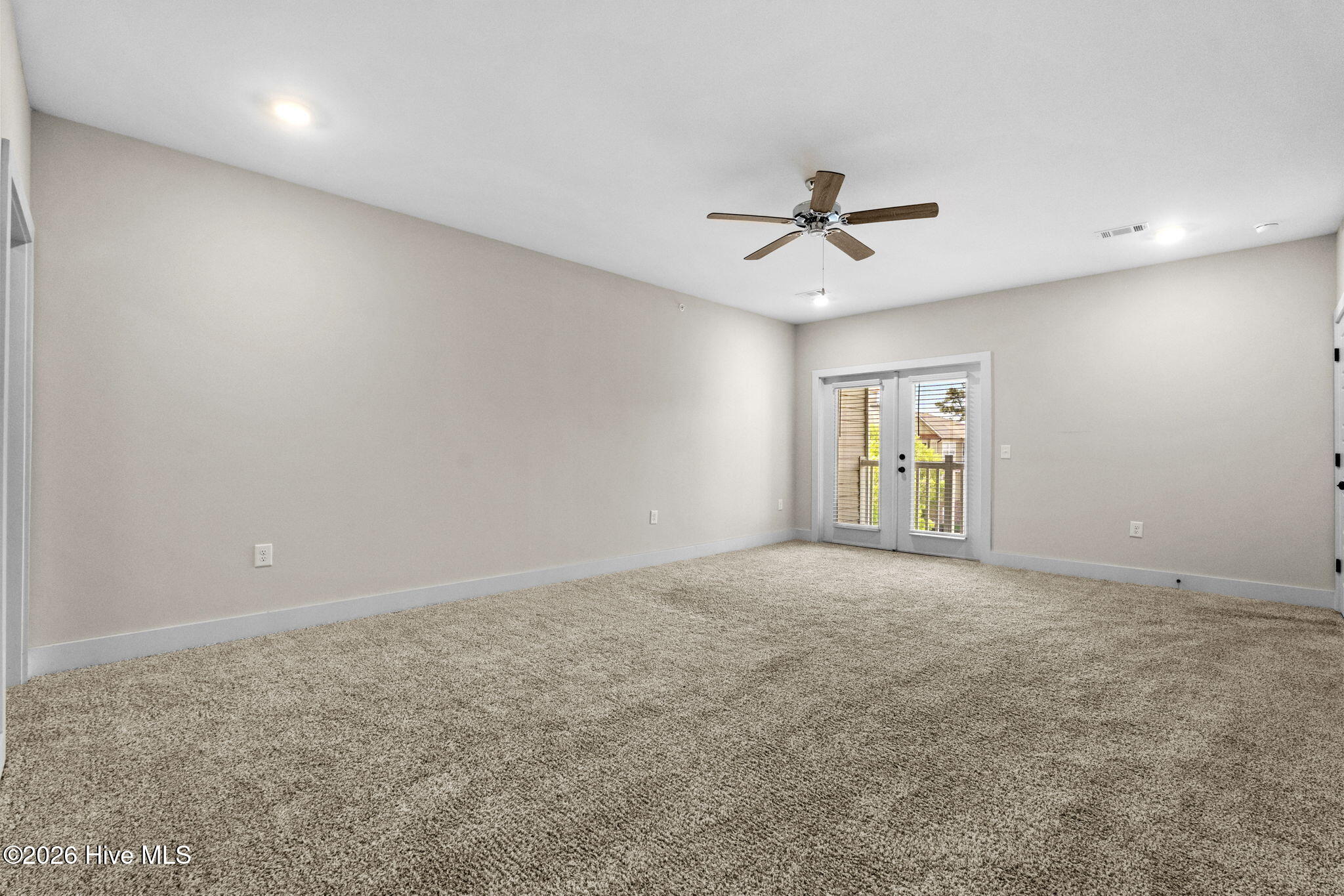 100566084 | Photo 26