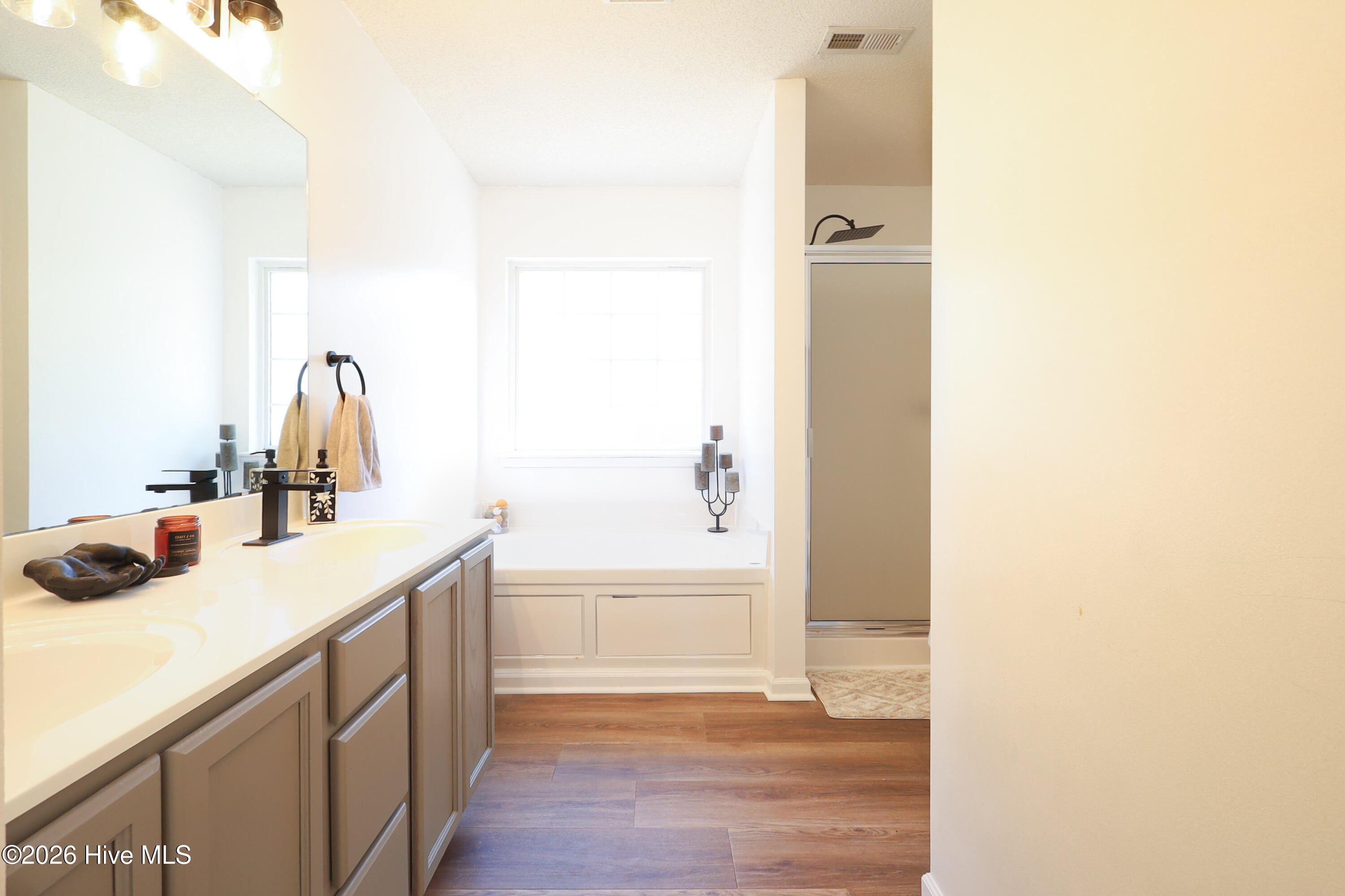 100549070 | Photo 41