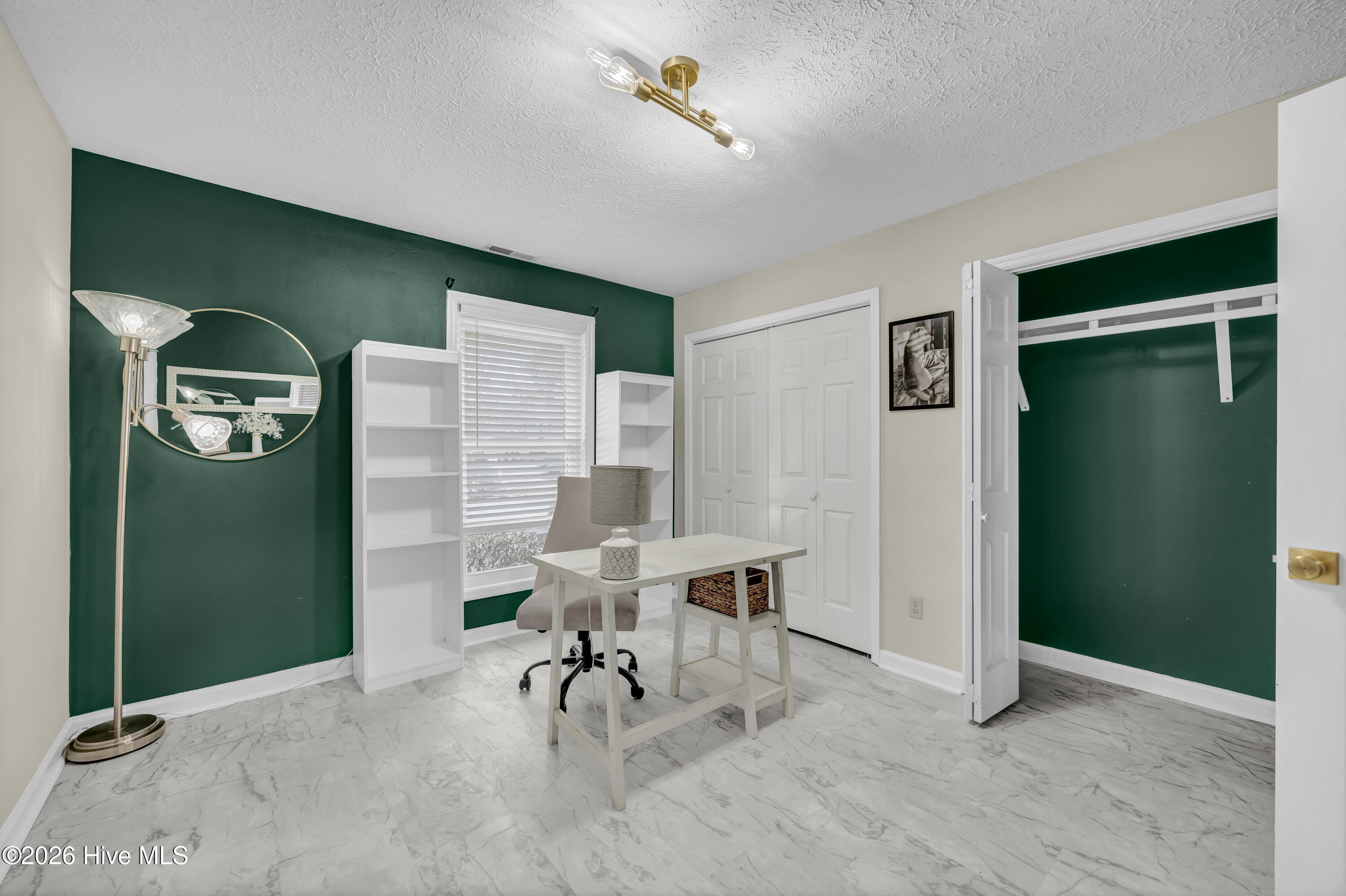 100550839 | Photo 45