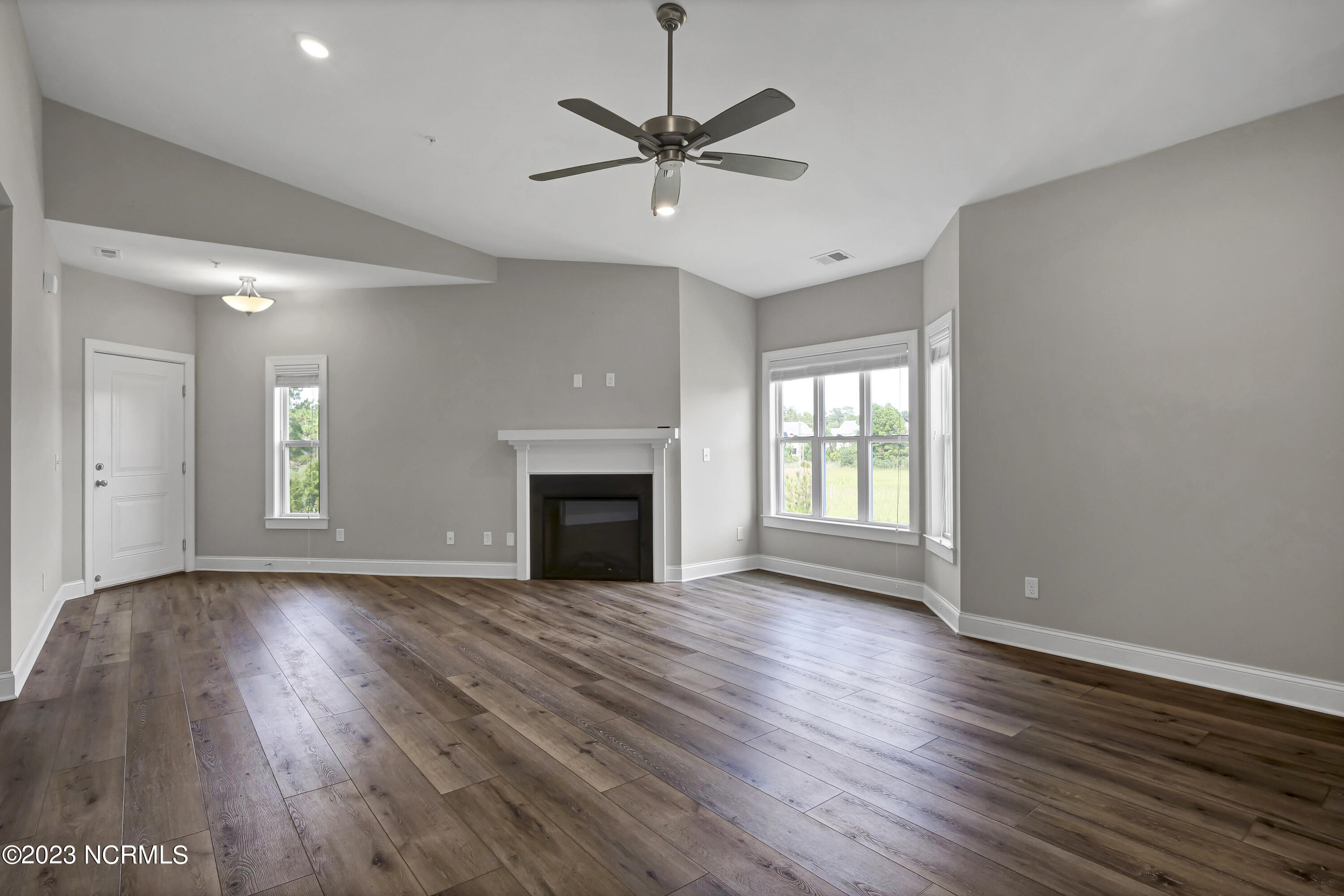 100549733 | Photo 10