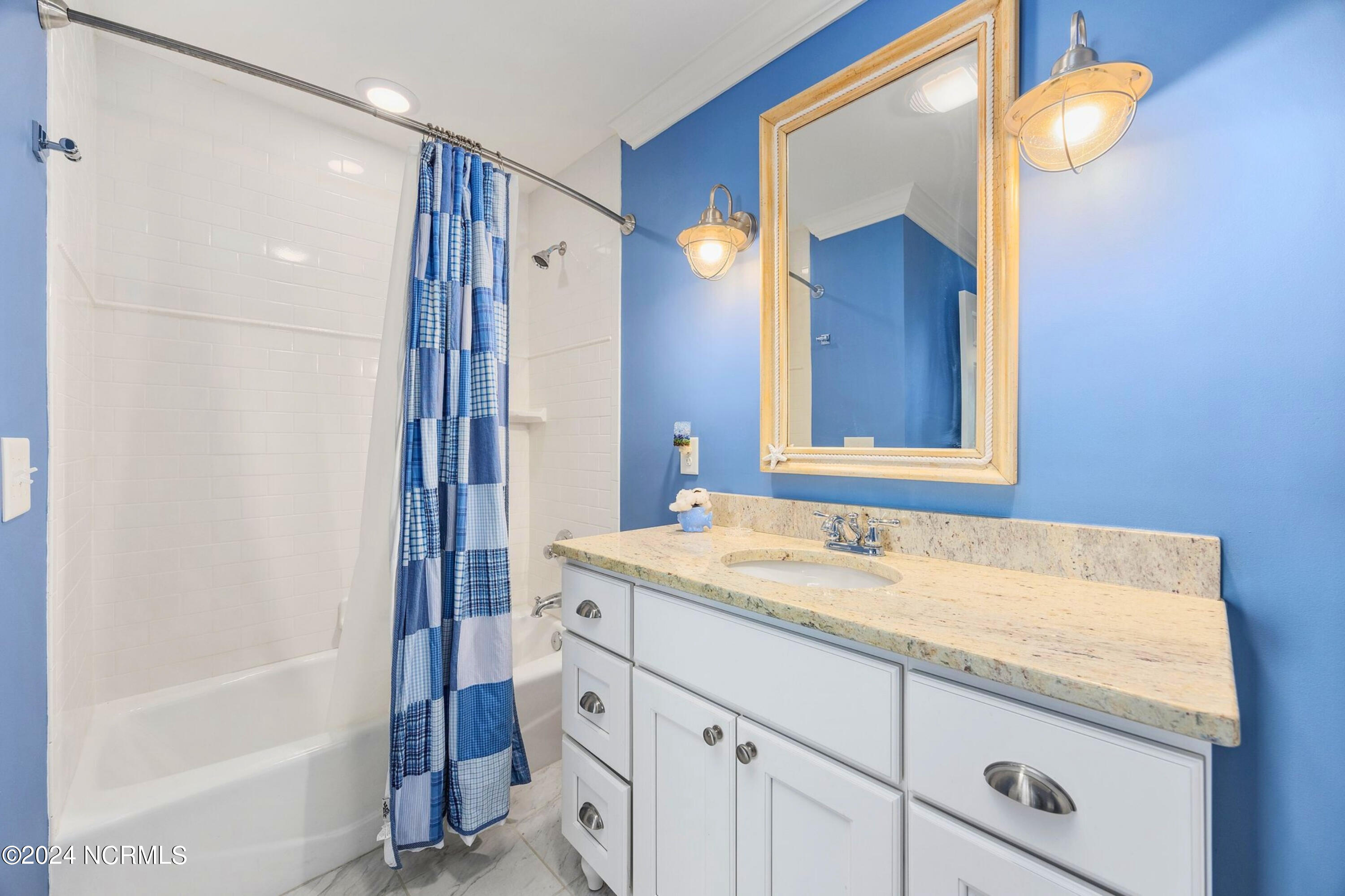 100553128 | Photo 49