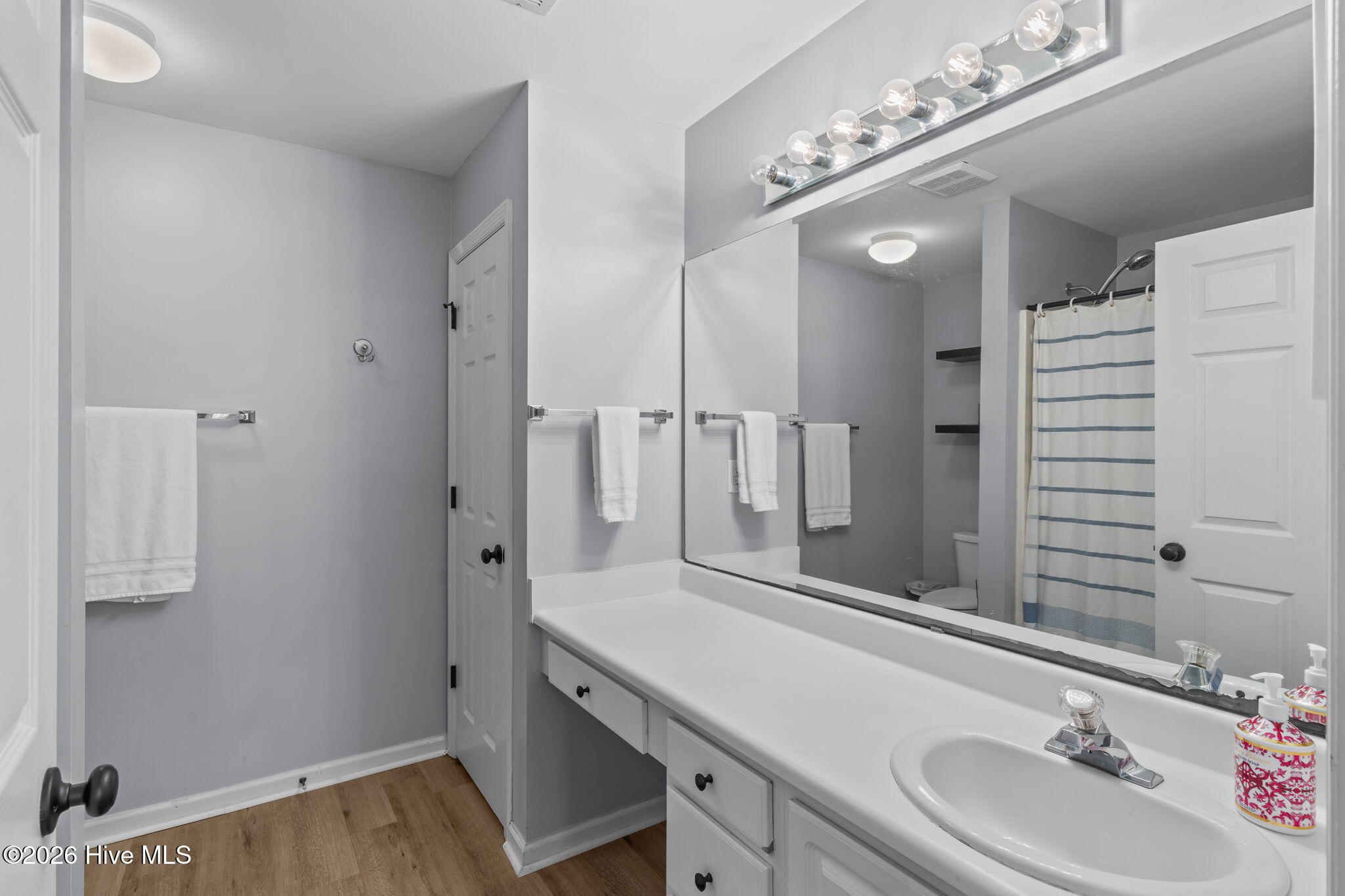 100549050 | Photo 24