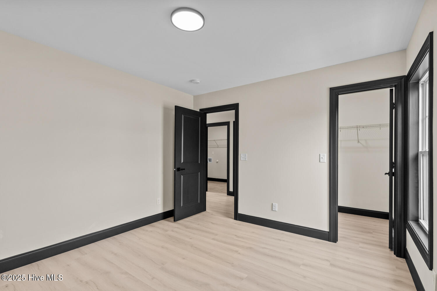 100536323 | Photo 37