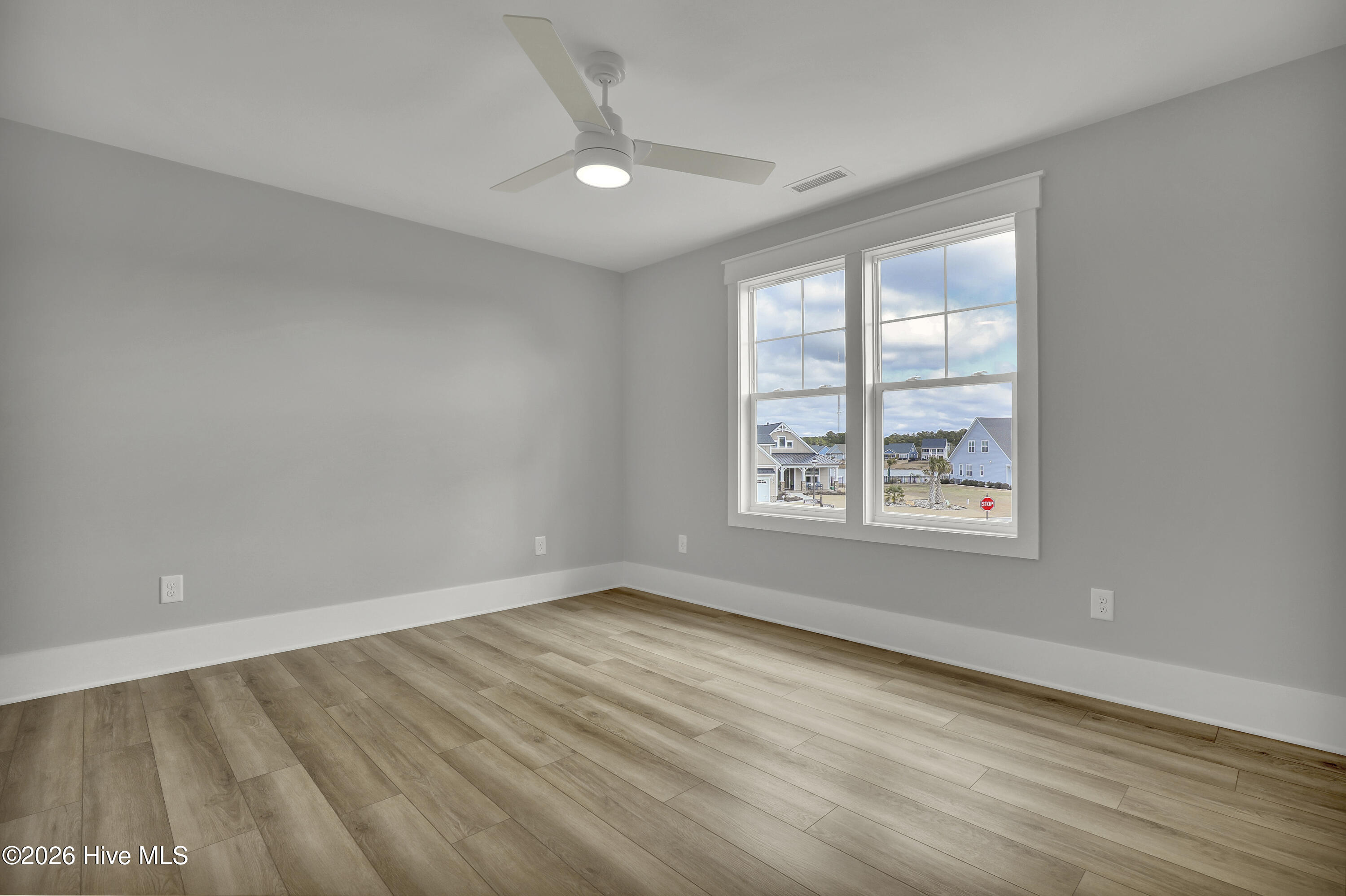 100534005 | Photo 33