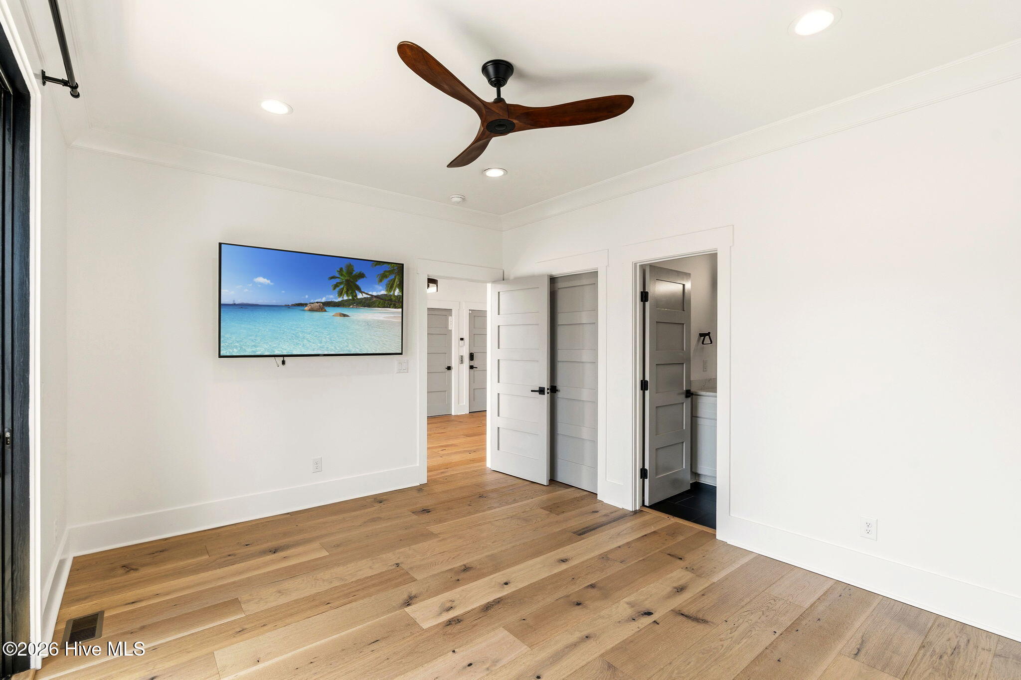 100557252 | Photo 27