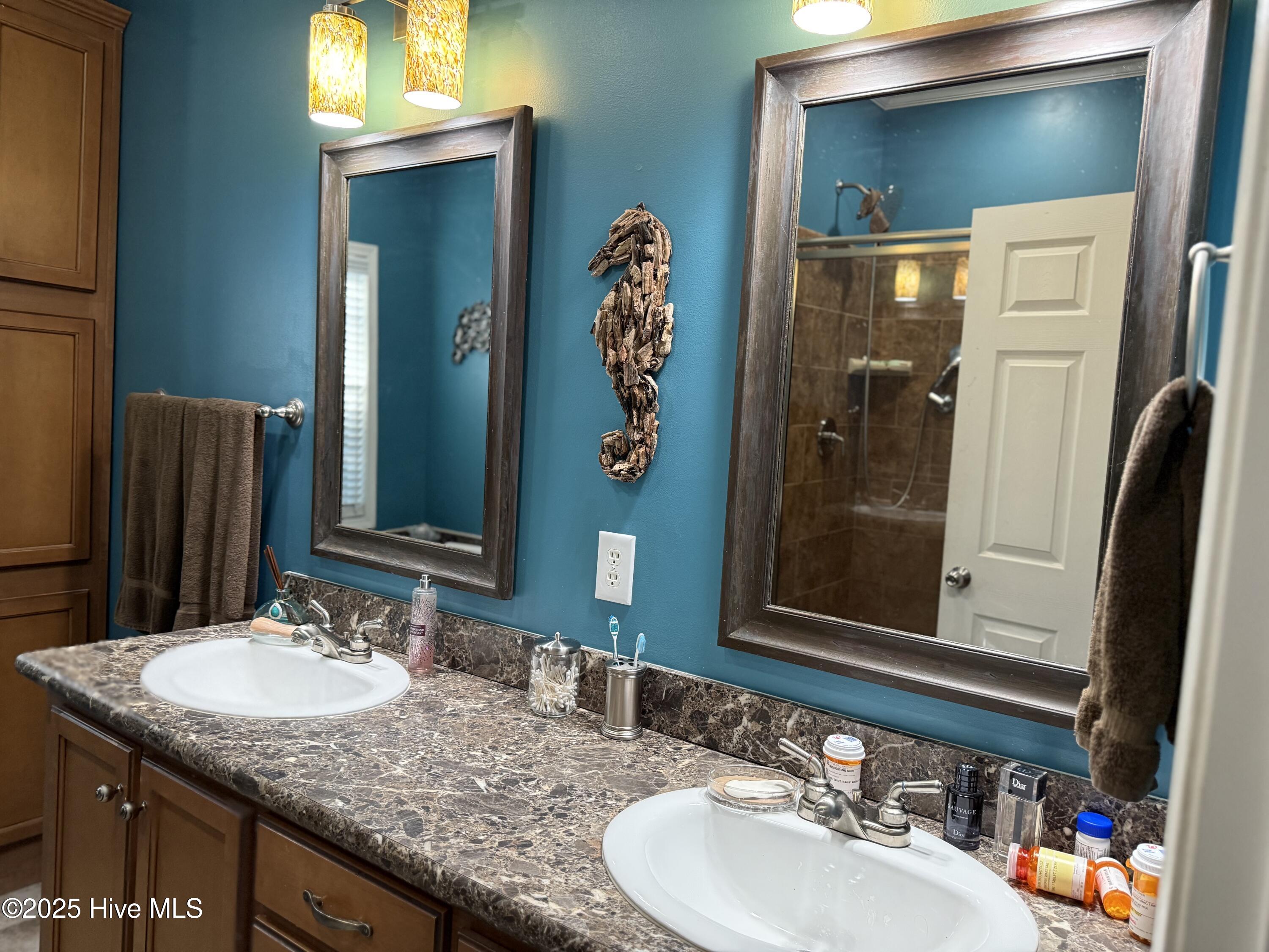 100529032 | Photo 21