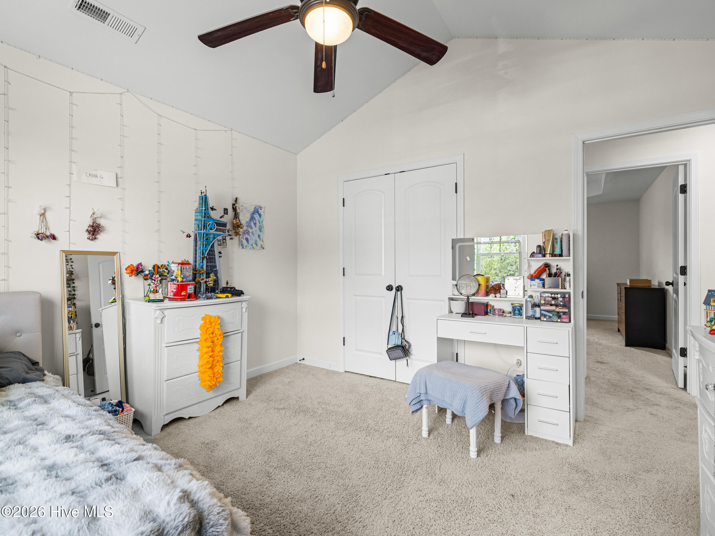 100570237 | Photo 69