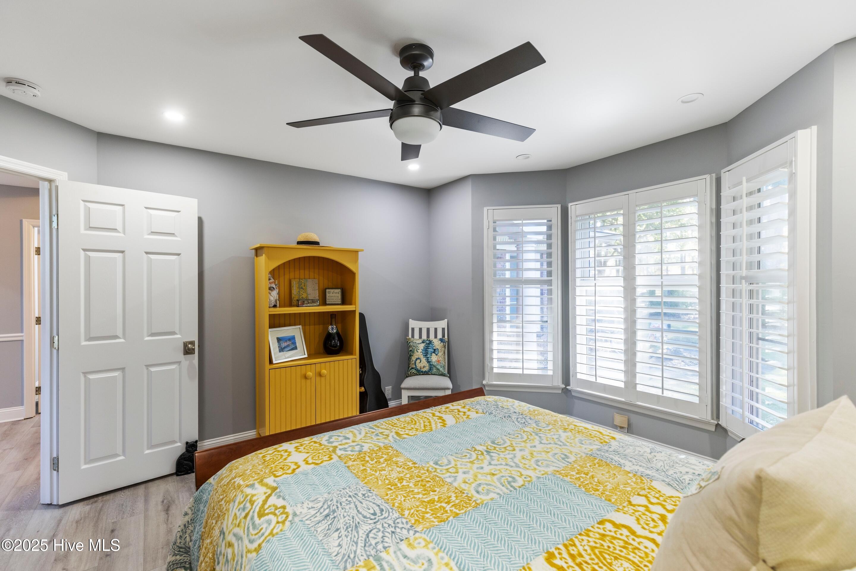 100541772 | Photo 28