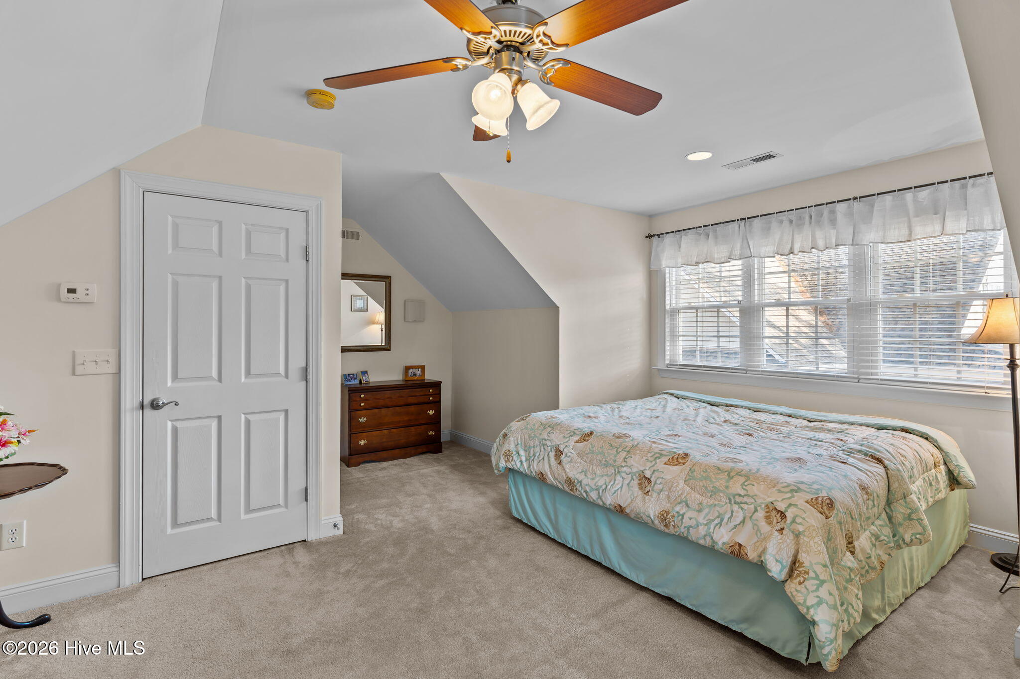 100548977 | Photo 30