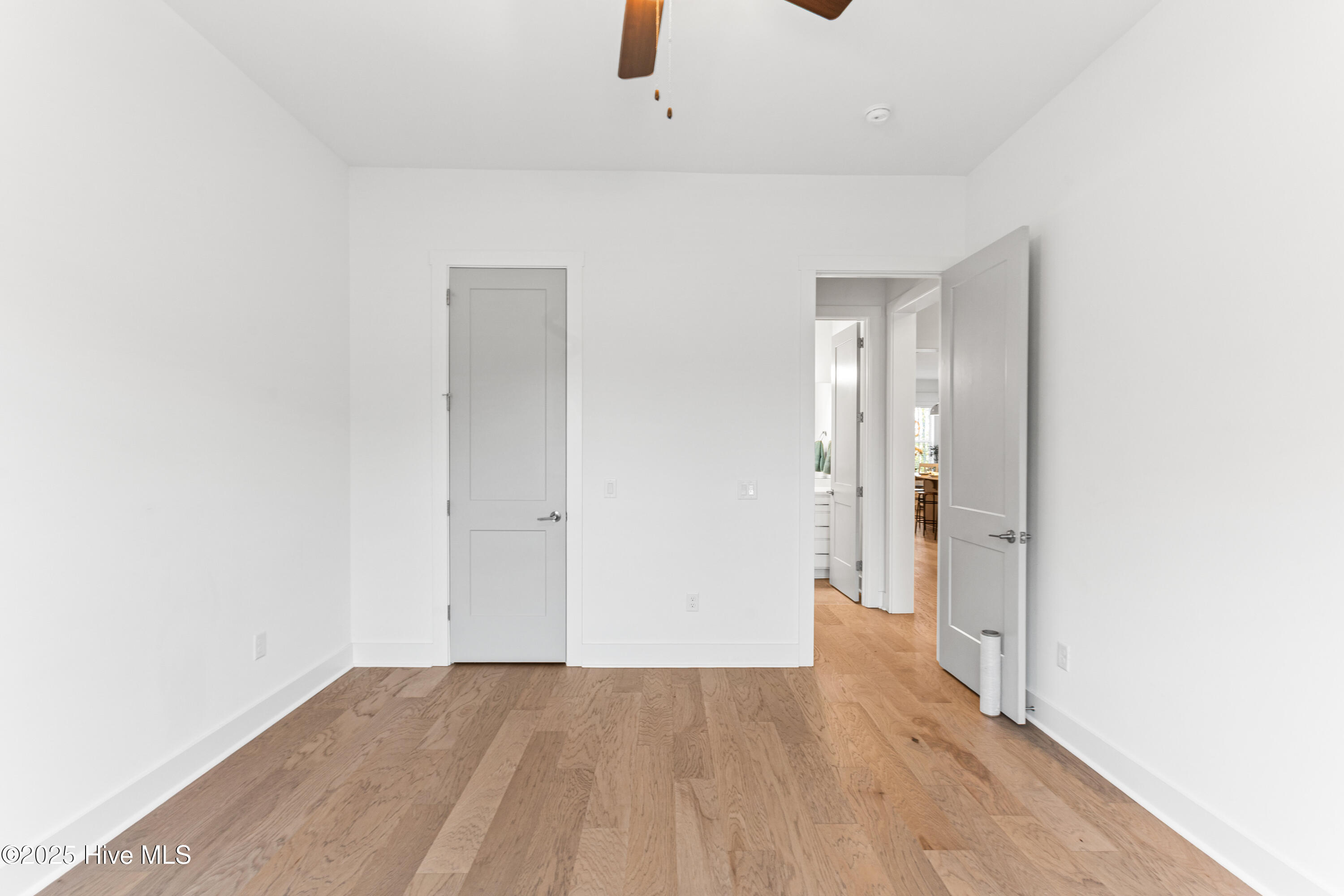 100537930 | Photo 40