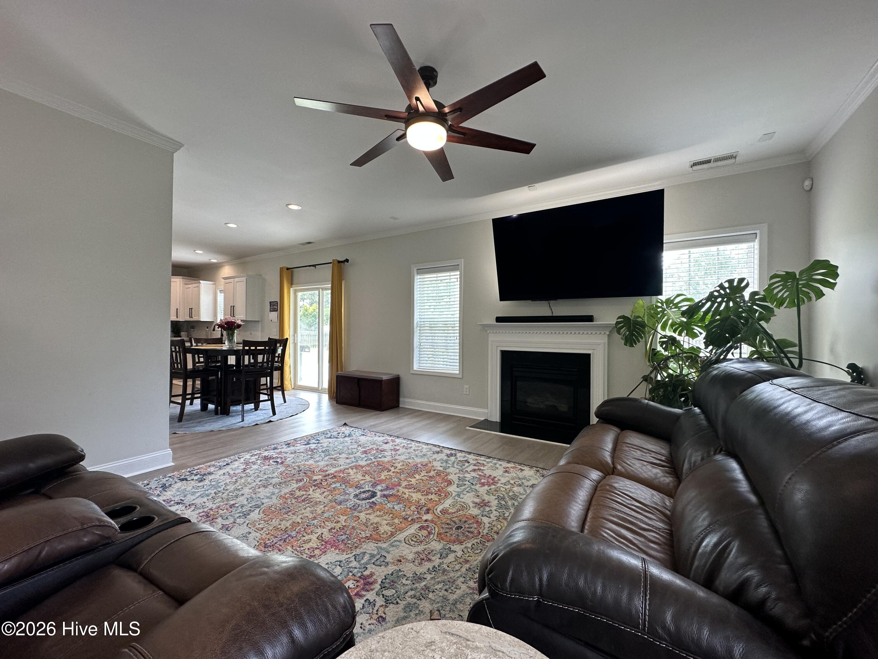 100563138 | Photo 12