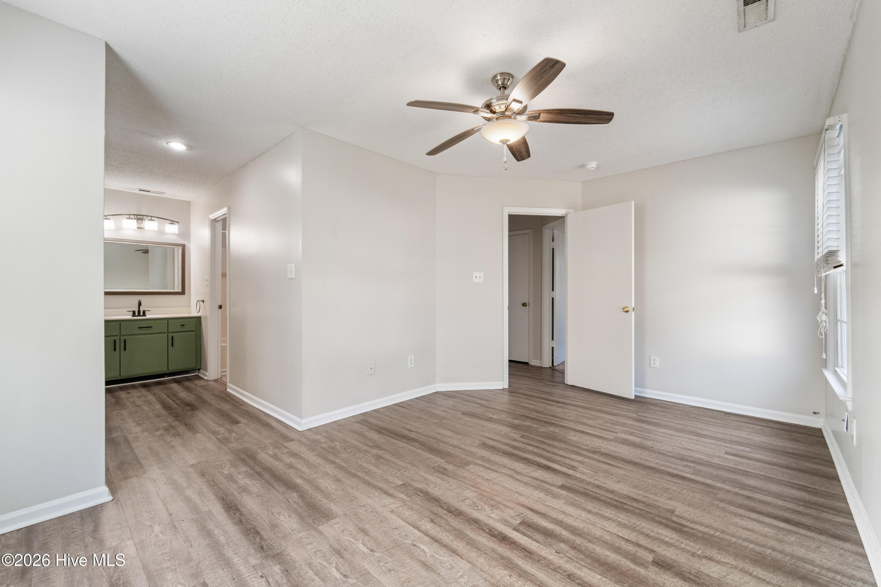 100549587 | Photo 10