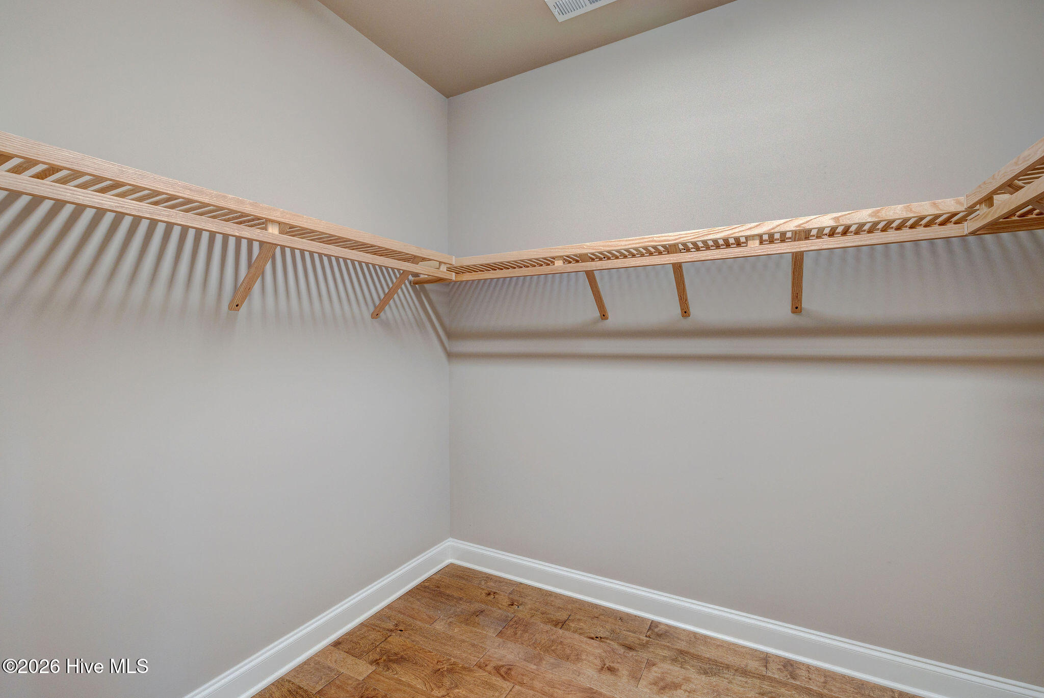 100558232 | Photo 30