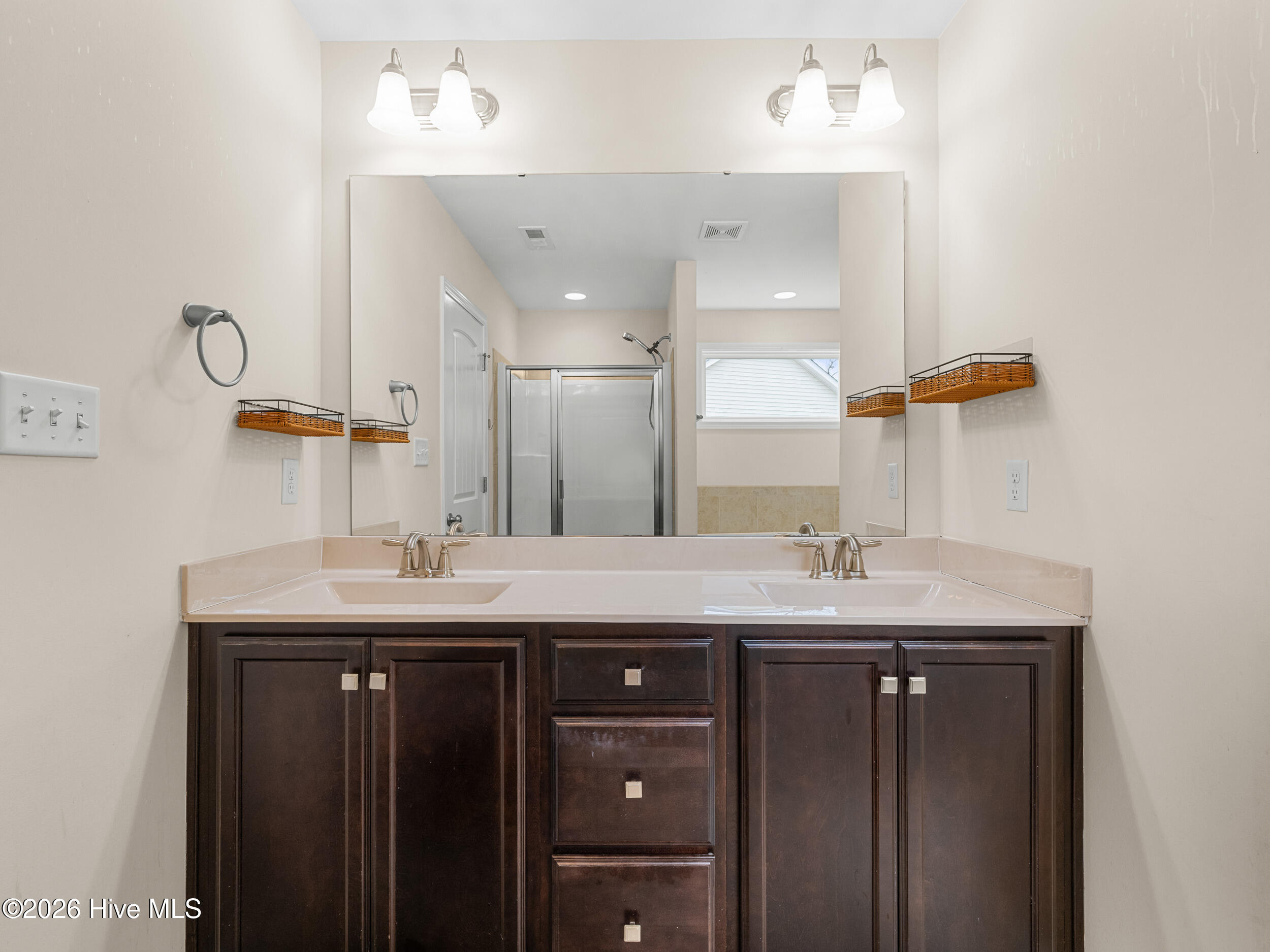 100548772 | Photo 39