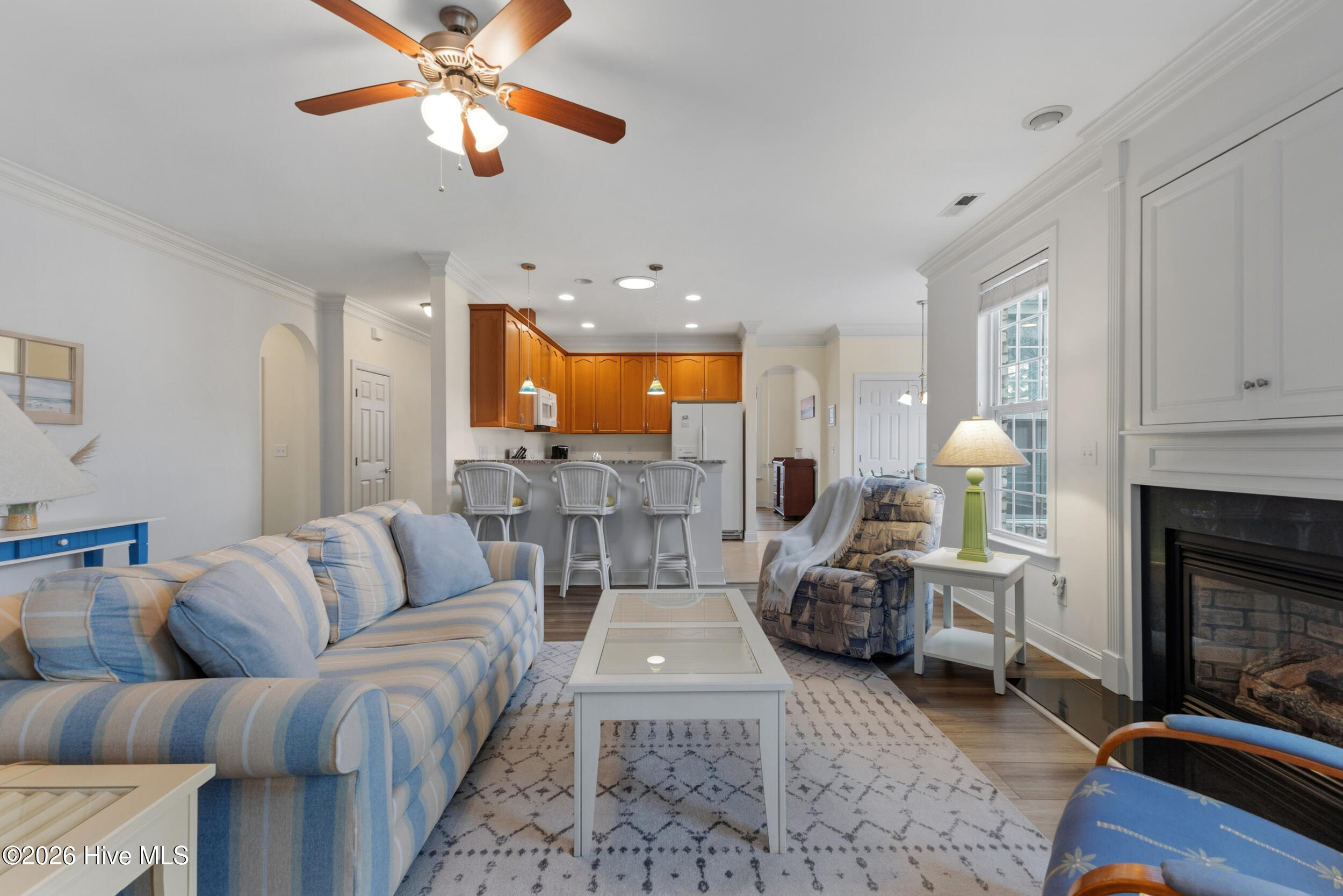 100557149 | Photo 16