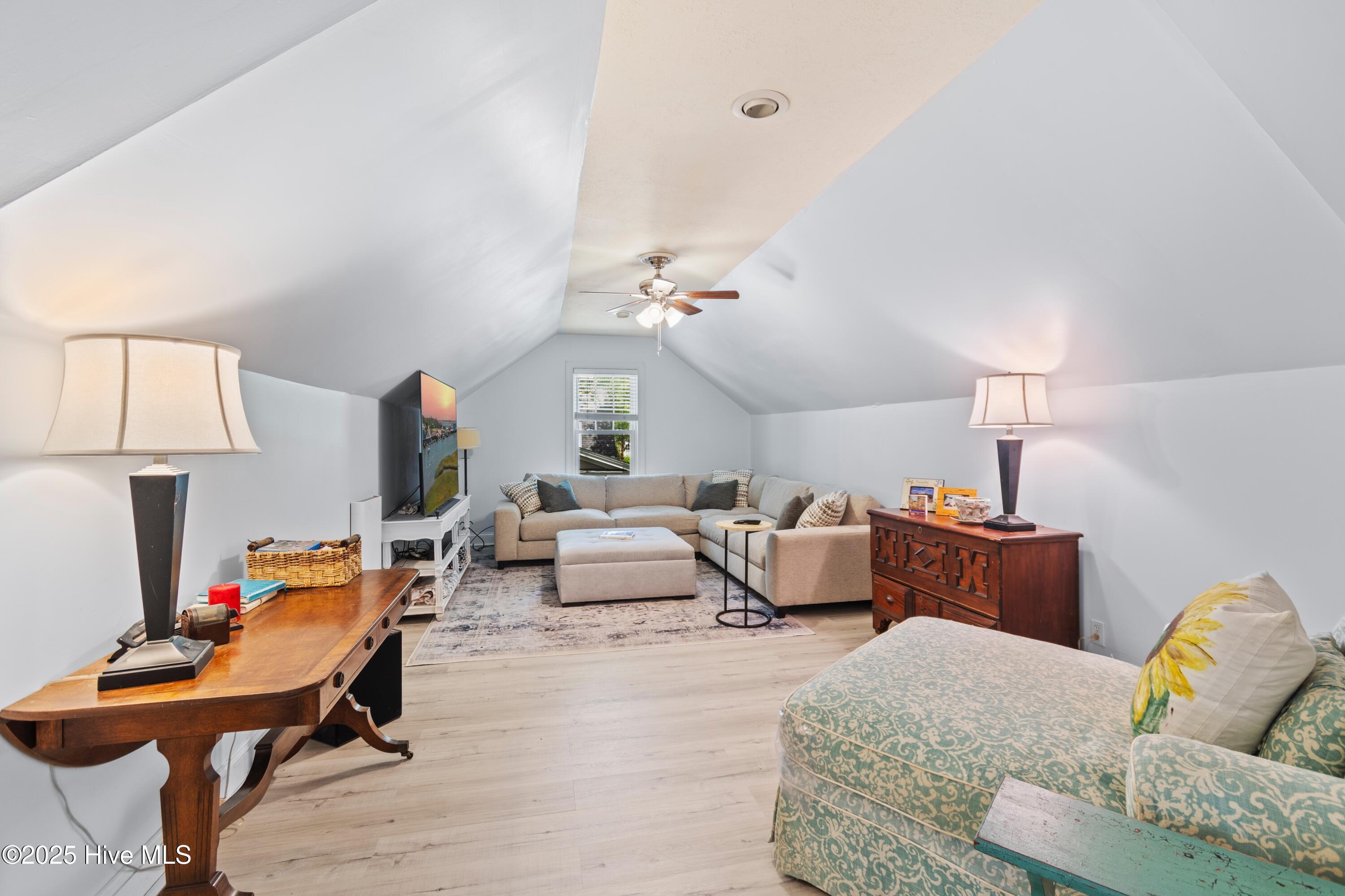 100522421 | Photo 53