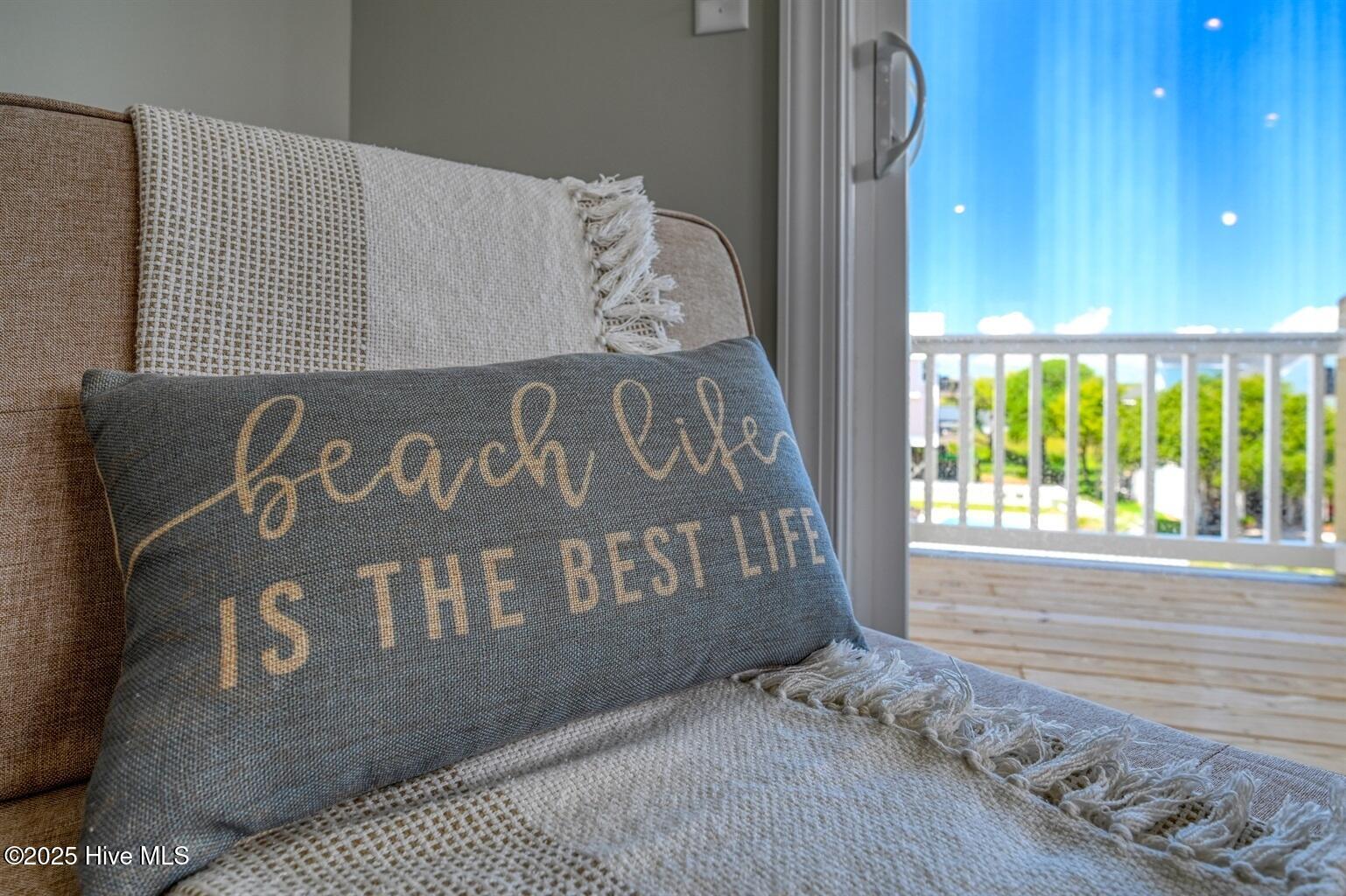 100521867 | Photo 36