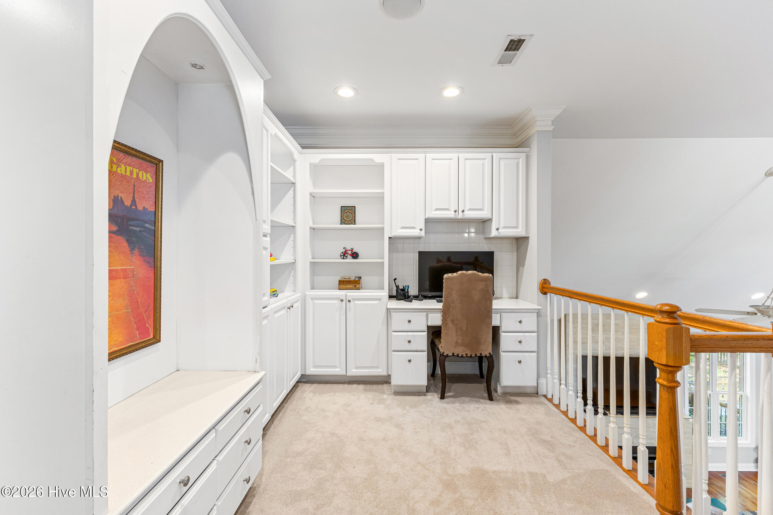 100568239 | Photo 16