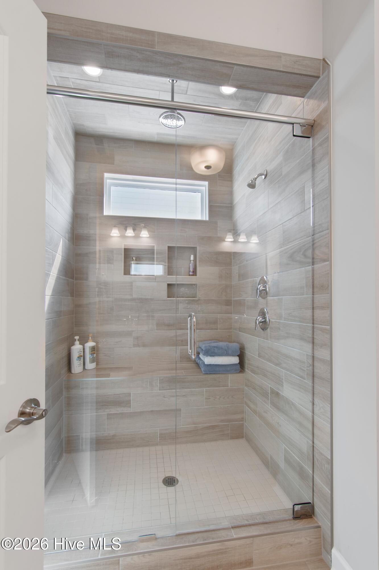 100559235 | Photo 28