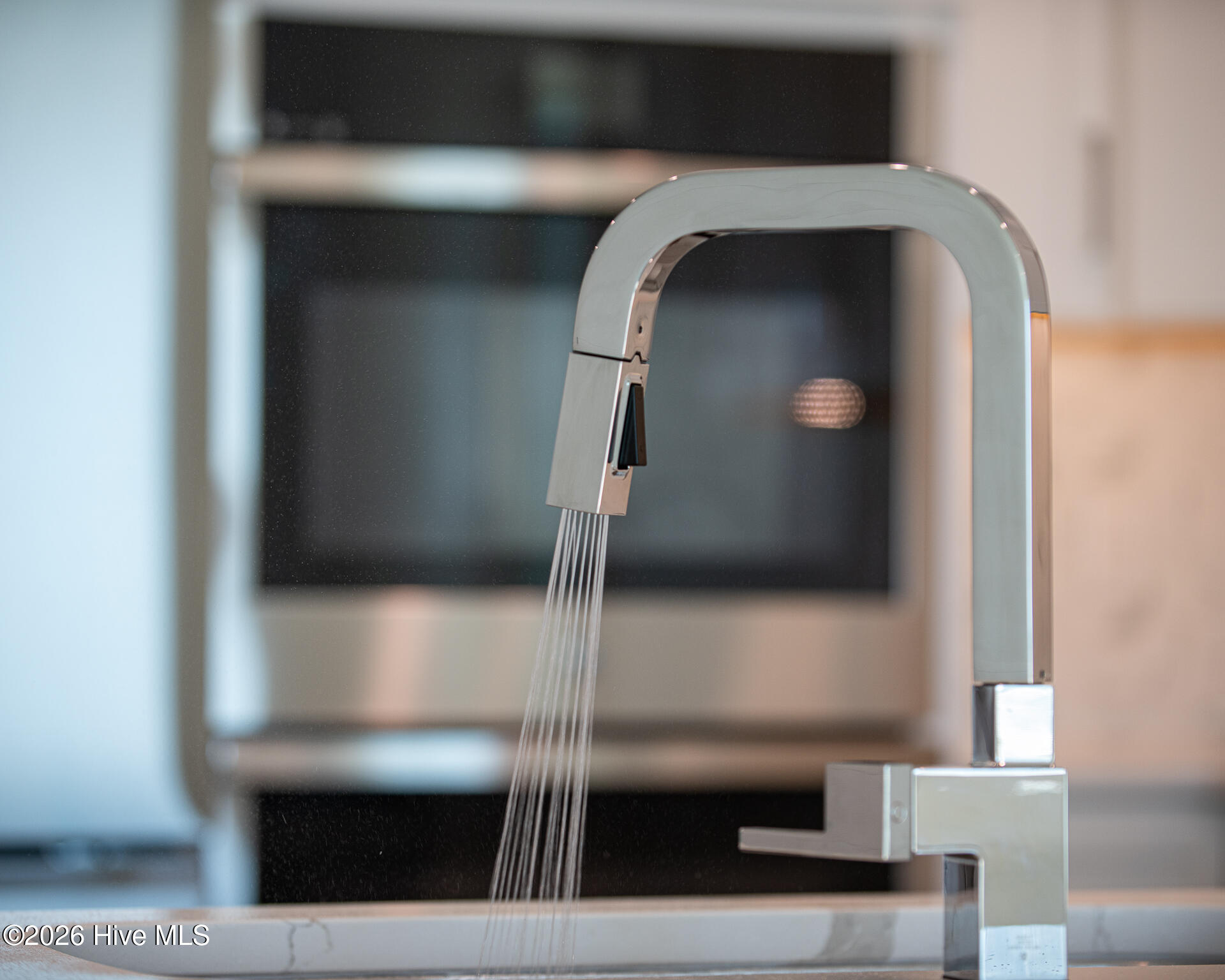 100568096 | Photo 31