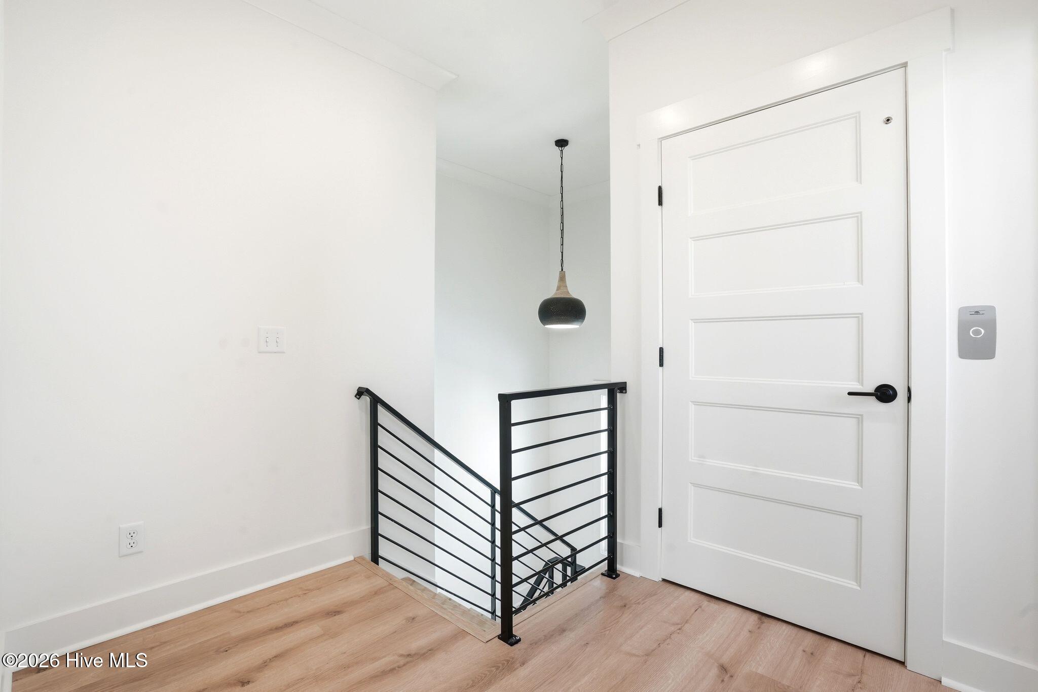 100561284 | Photo 65