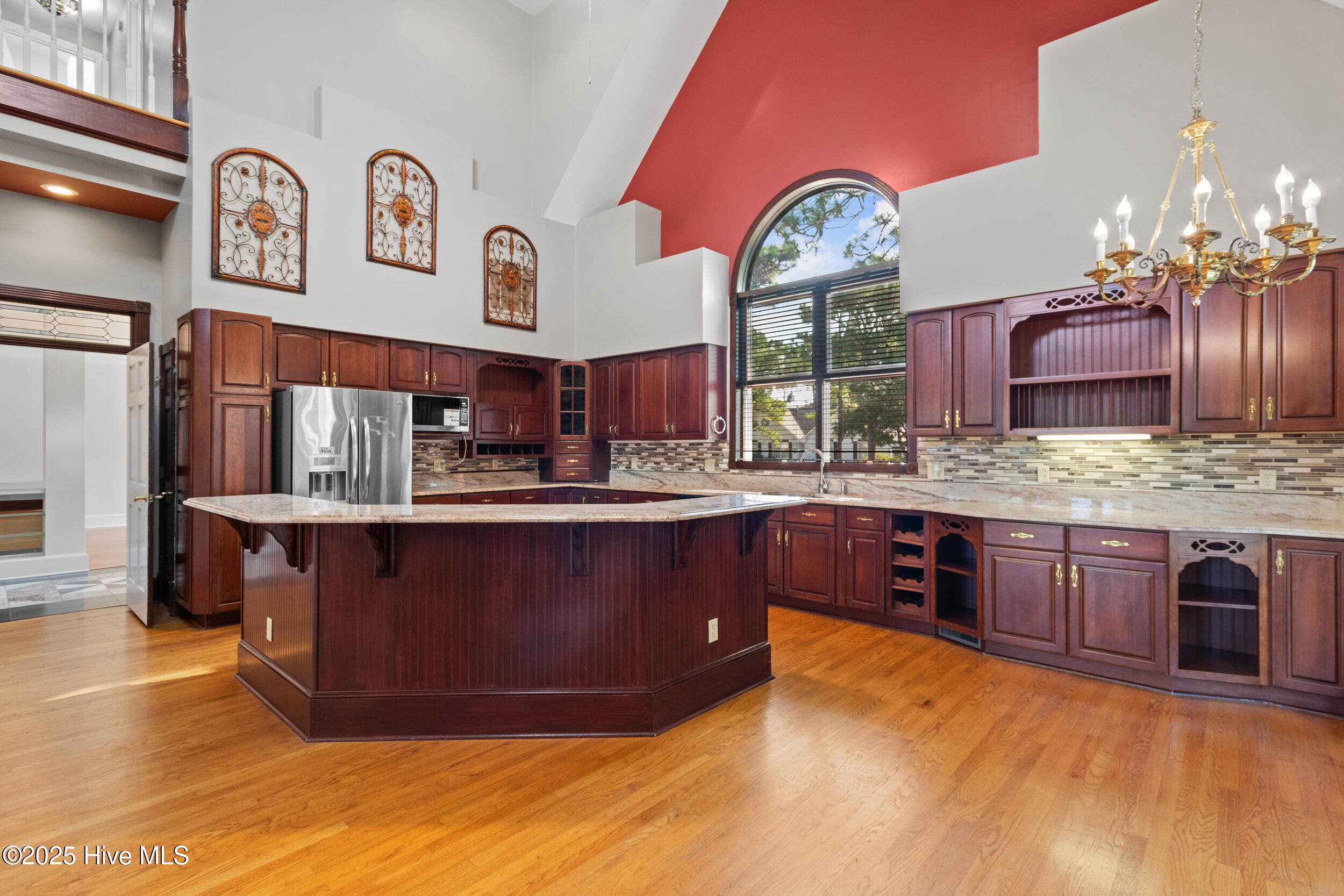 100531940 | Photo 27