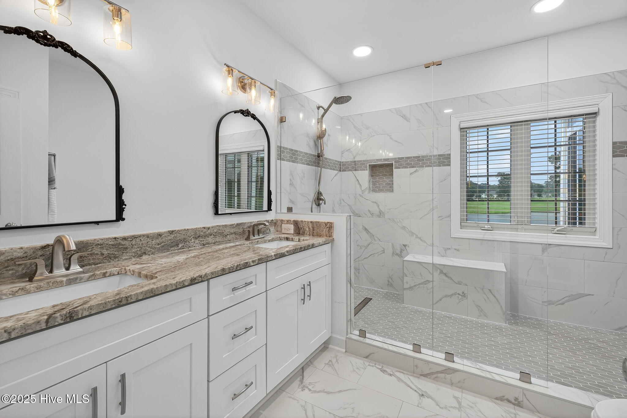 100522503 | Photo 23