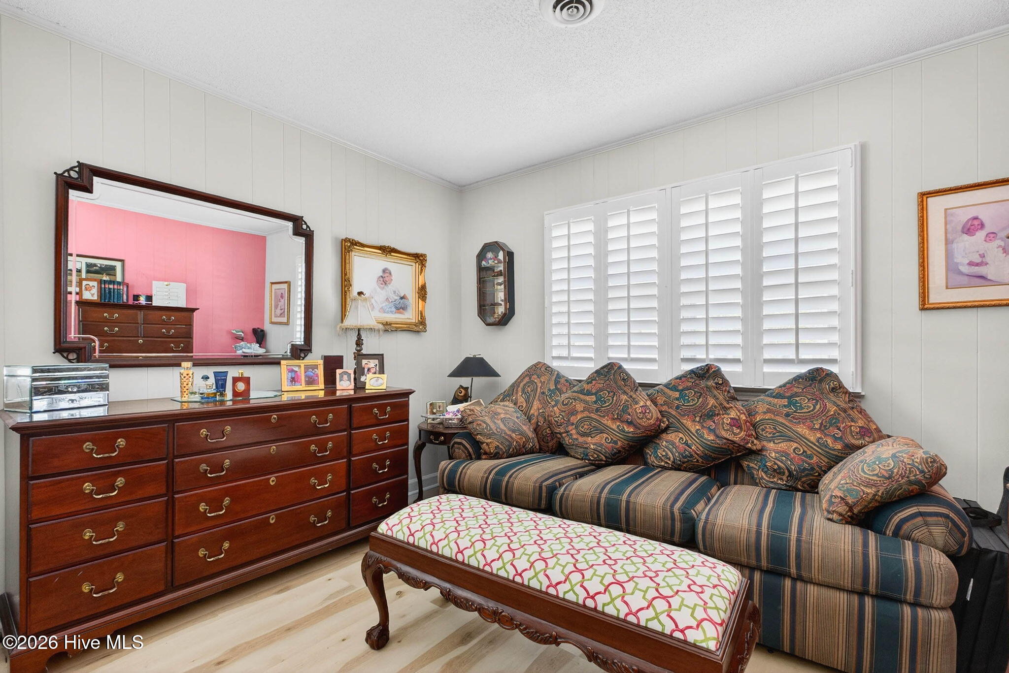 100560739 | Photo 51