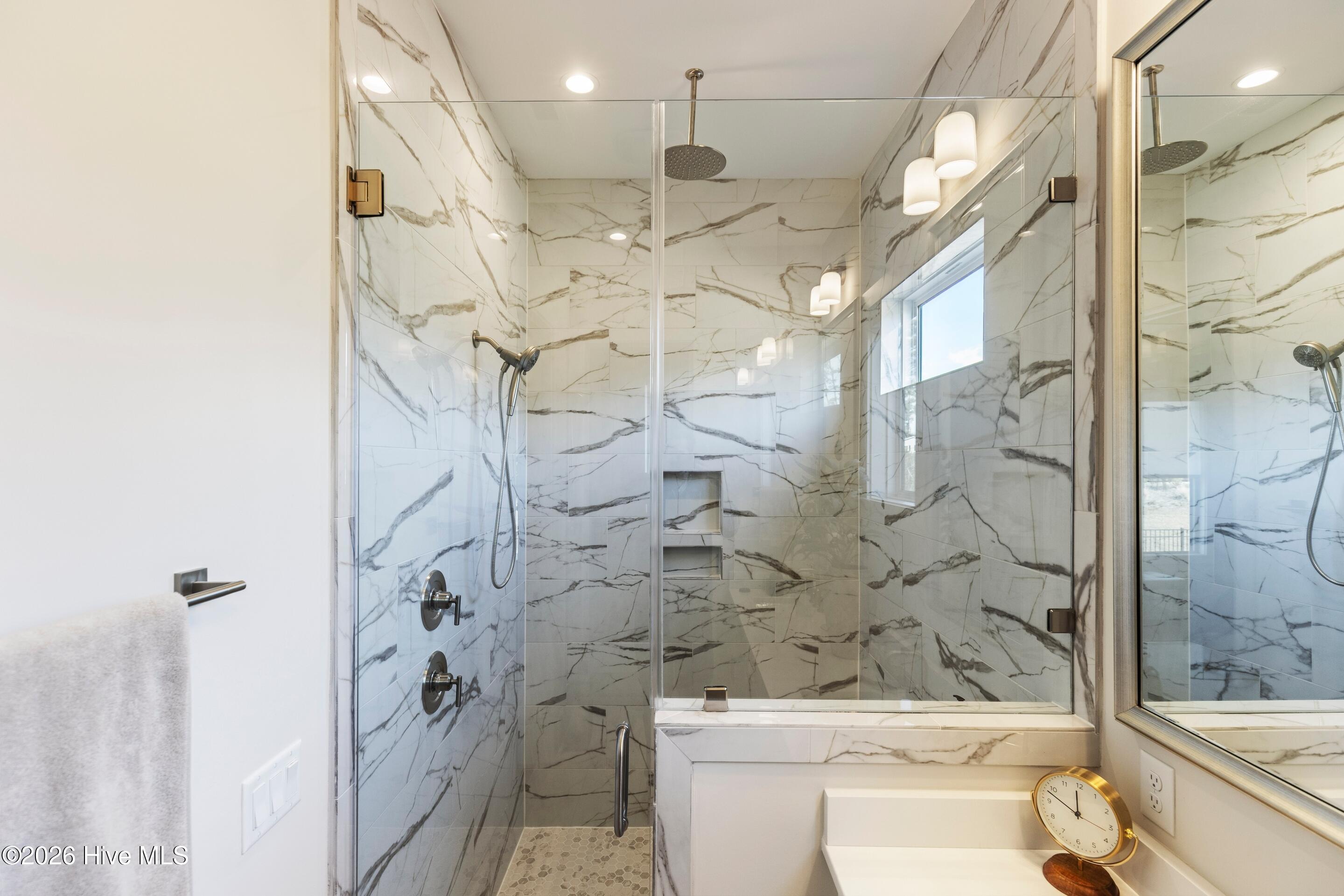 100546830 | Photo 48