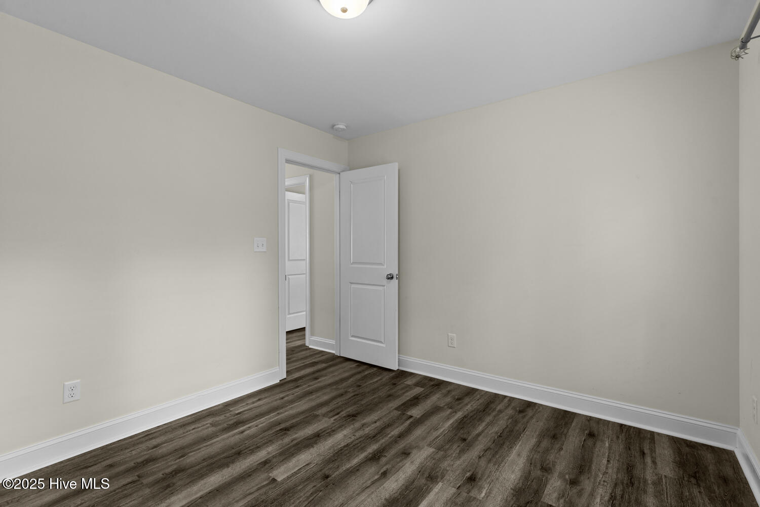 100538409 | Photo 38