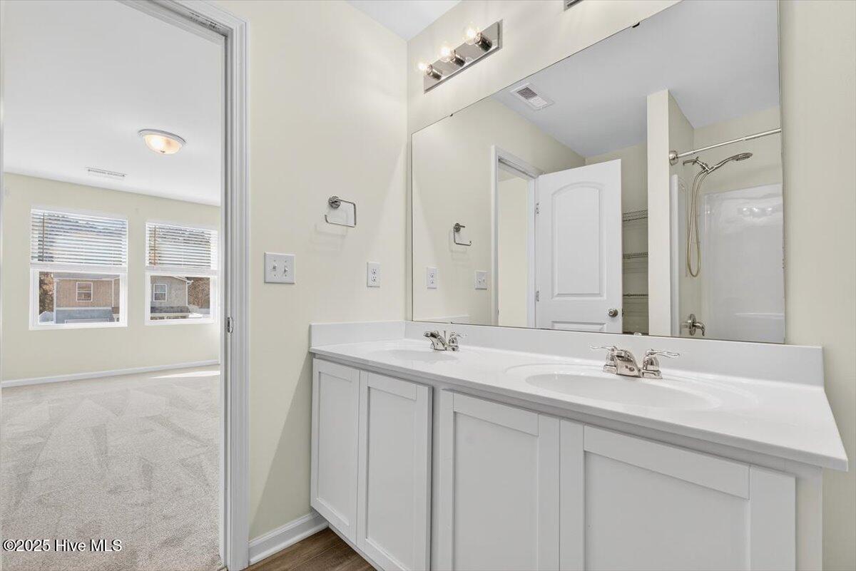 100540215 | Photo 26