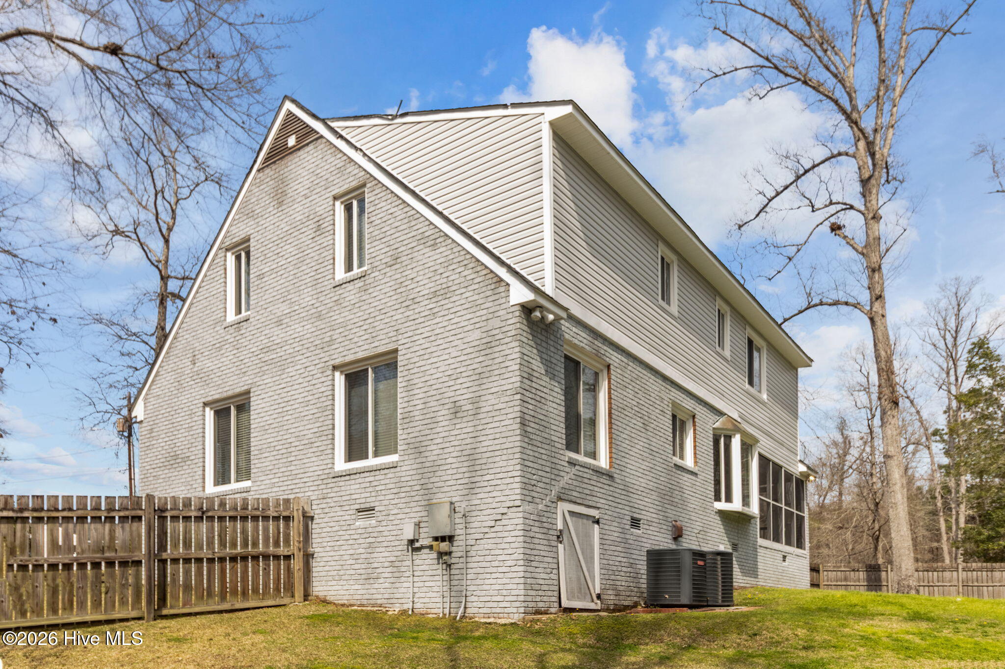 100560043 | Photo 48