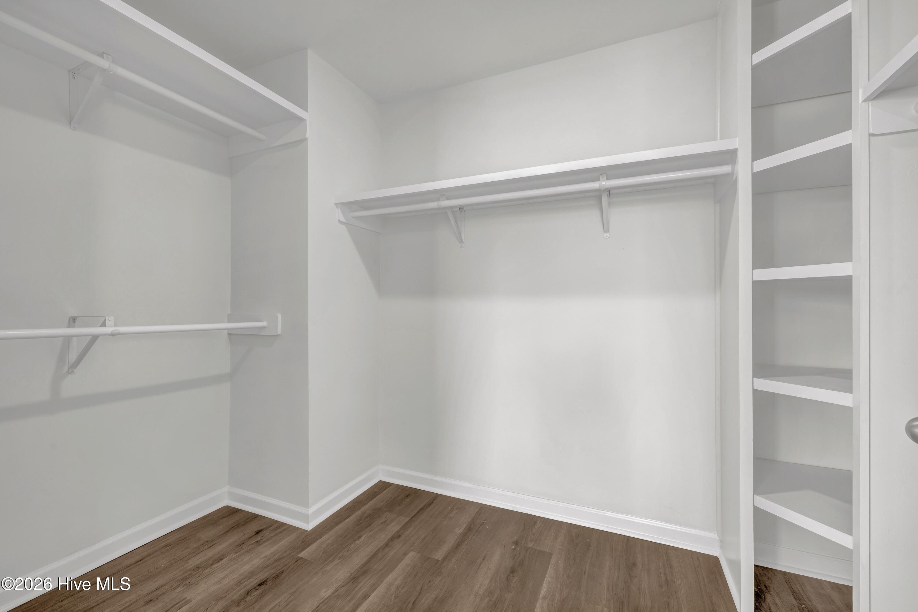 100549338 | Photo 19