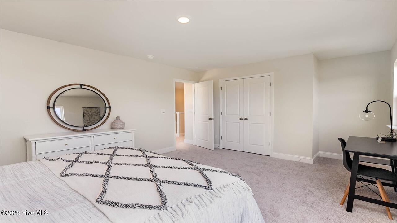 100560949 | Photo 19