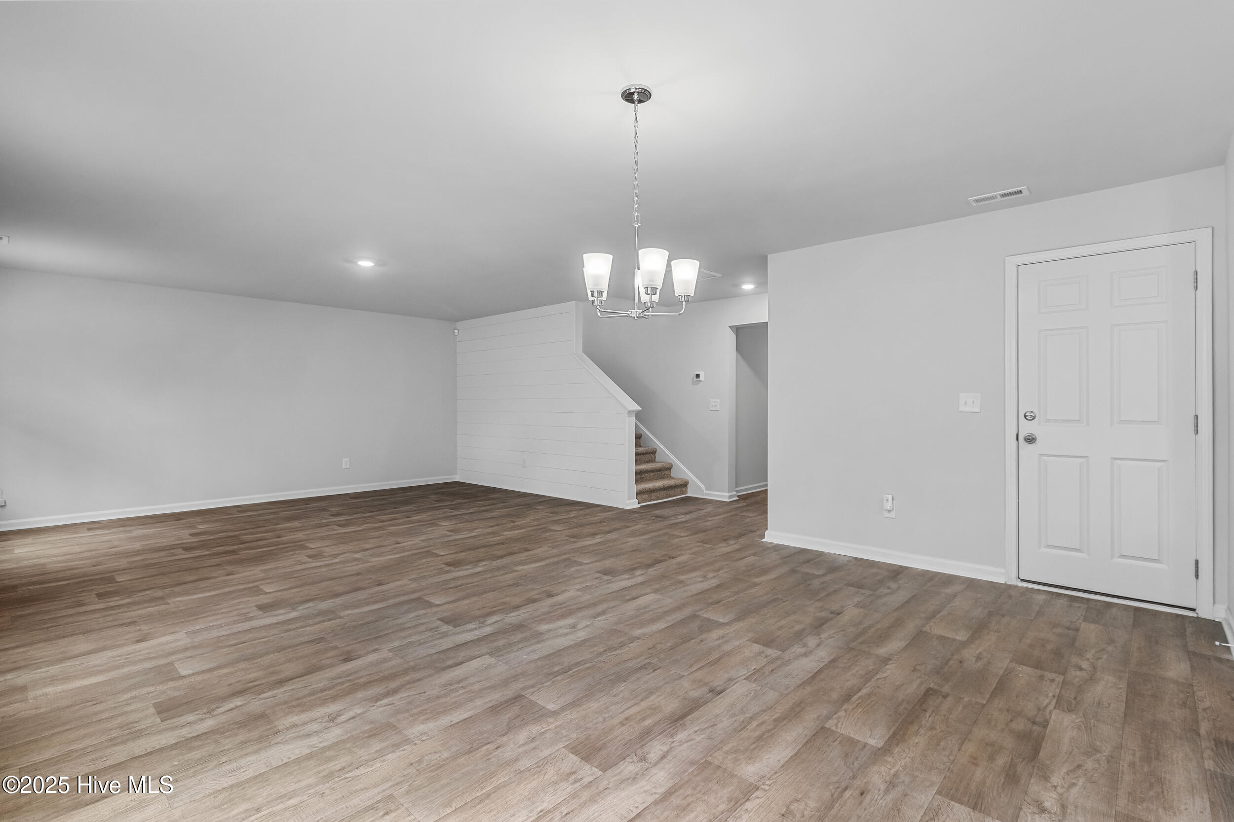 100538946 | Photo 12