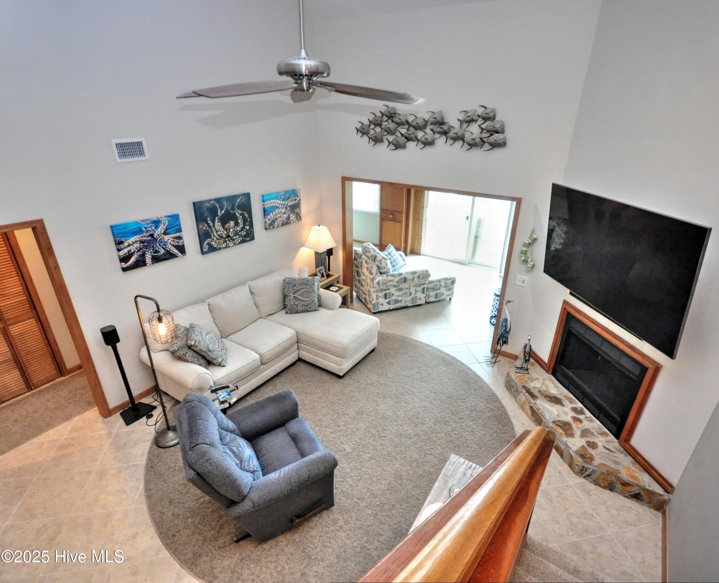 100526298 | Photo 15