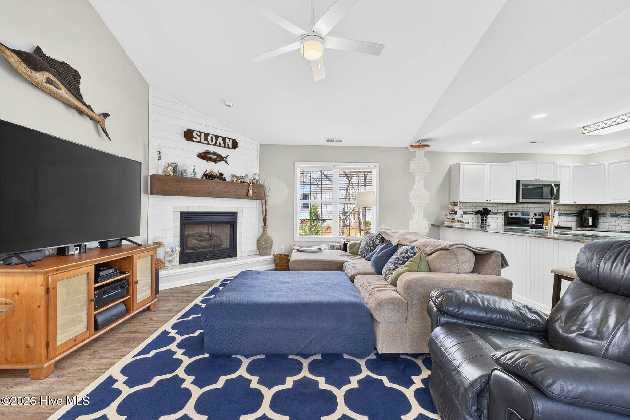 100562589 | Photo 35