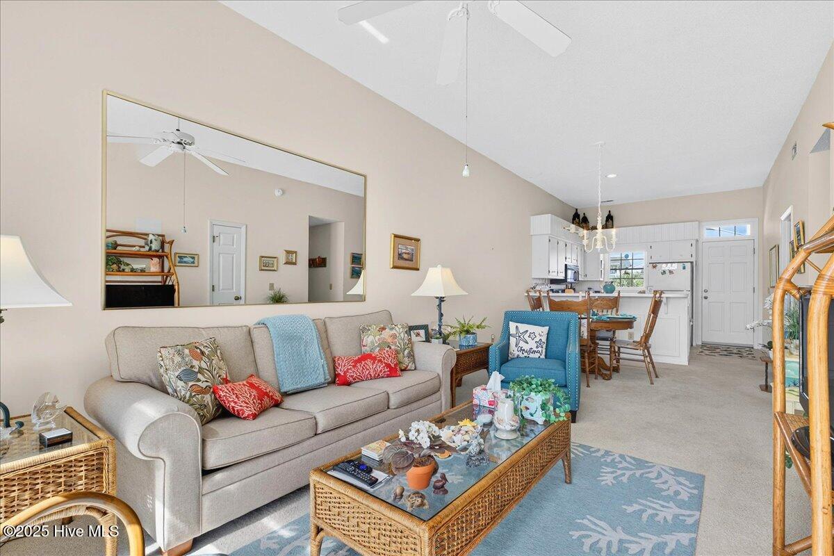 100532820 | Photo 22