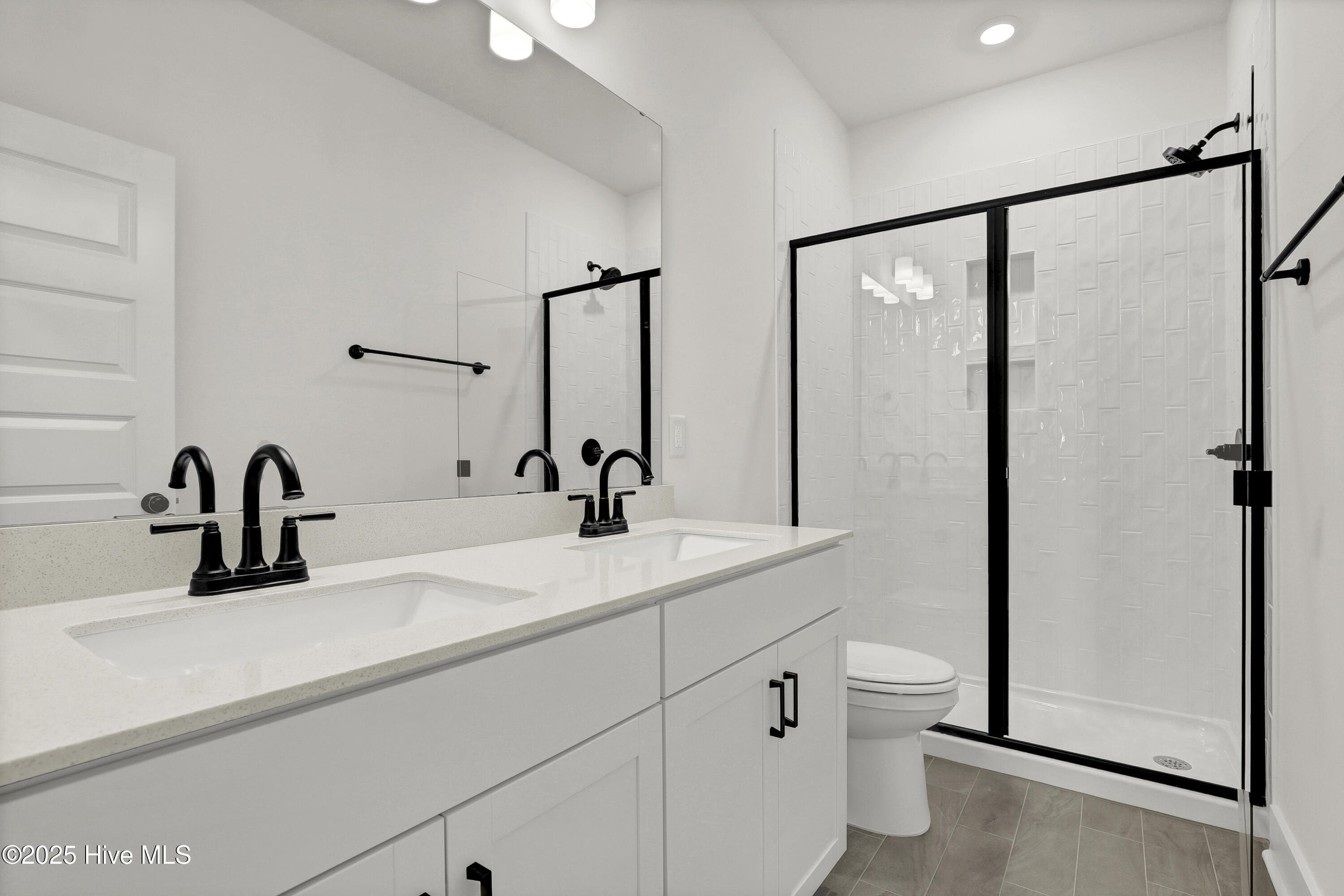 100519172 | Photo 24