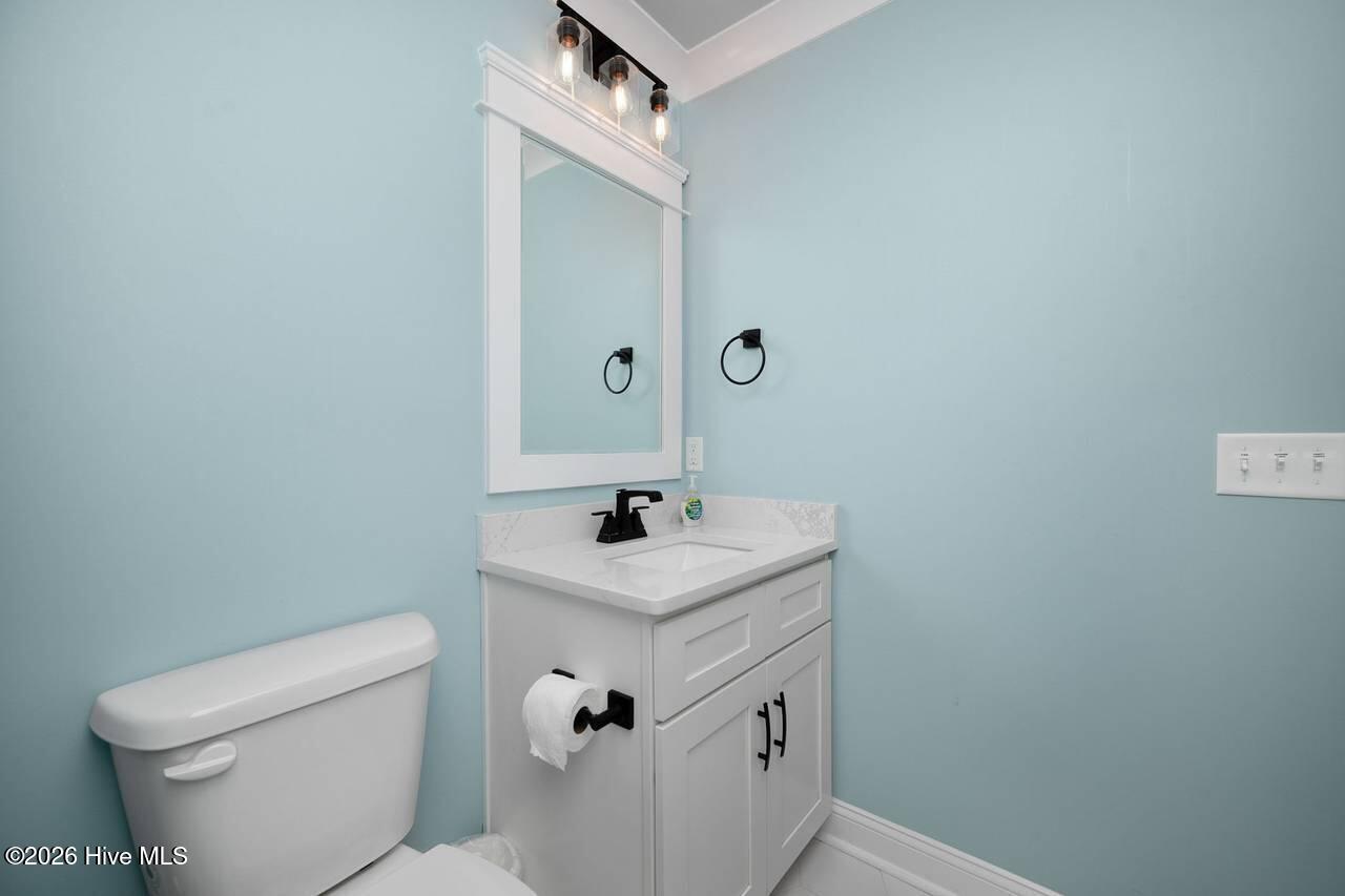 100560212 | Photo 81