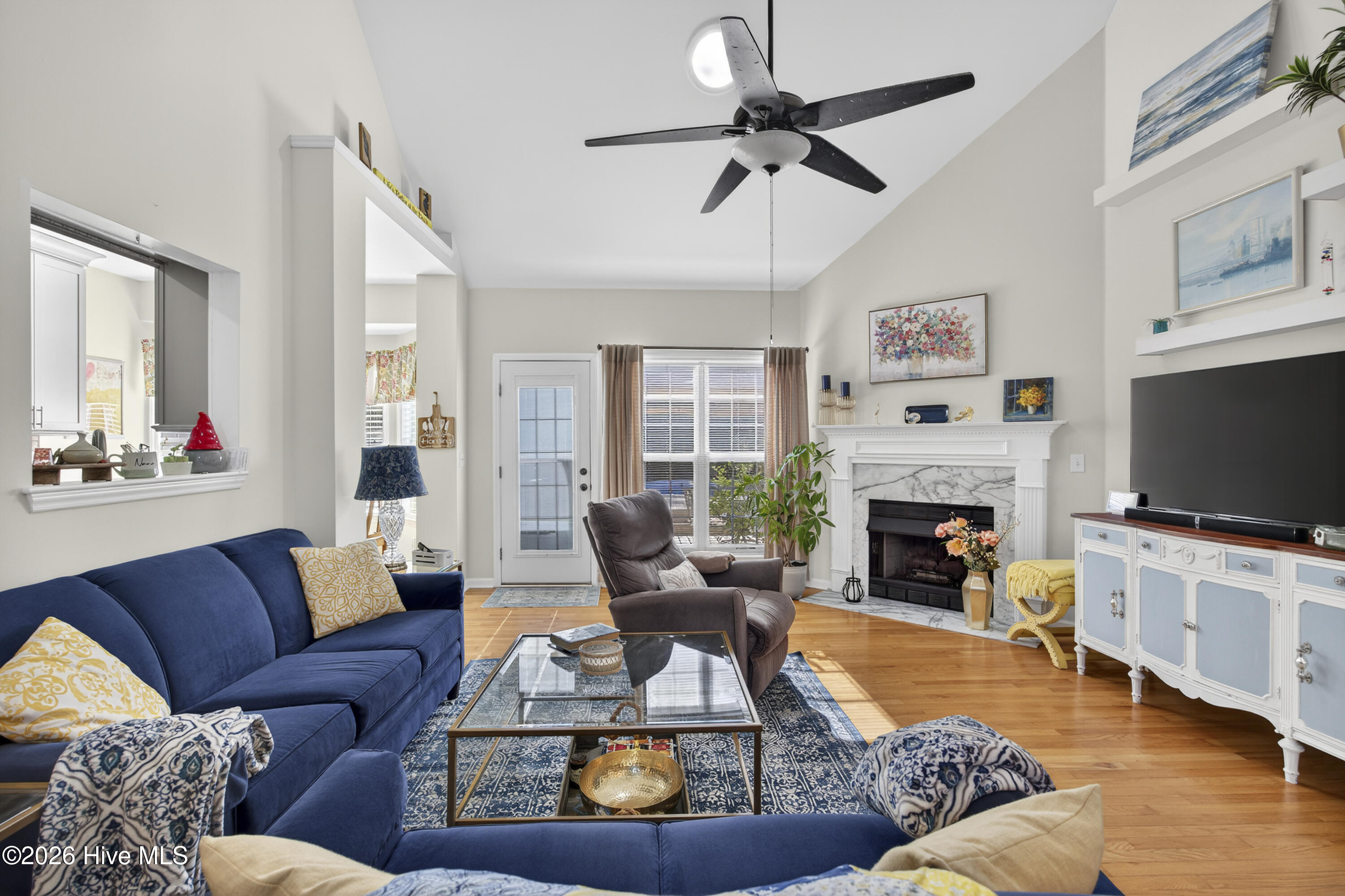 100560276 | Photo 13