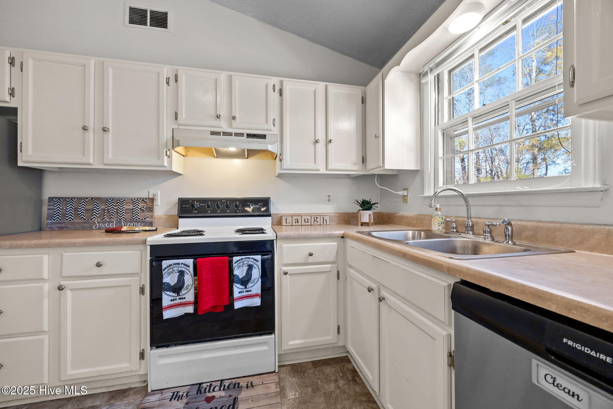 100546209 | Photo 12