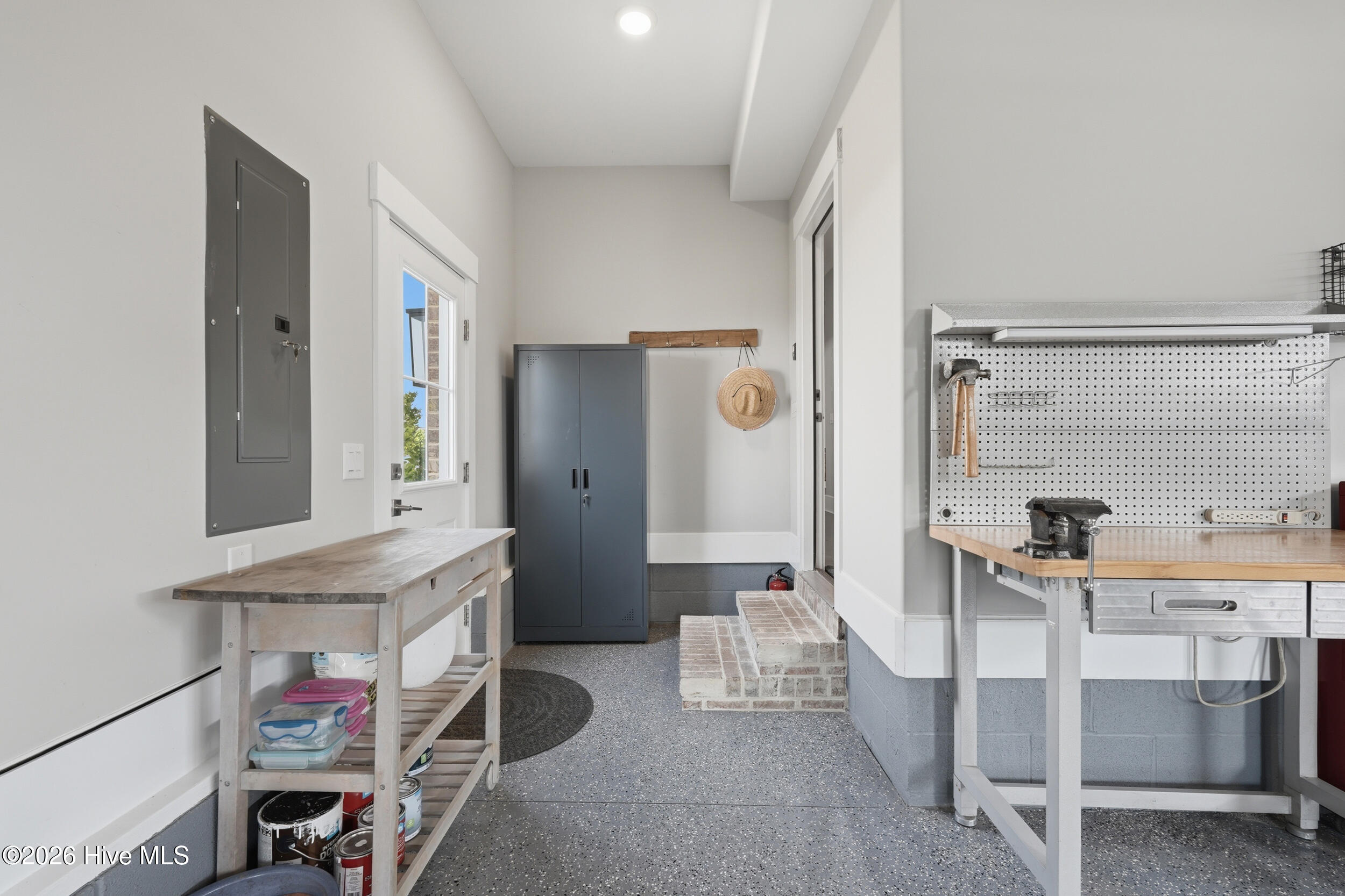 100567484 | Photo 57