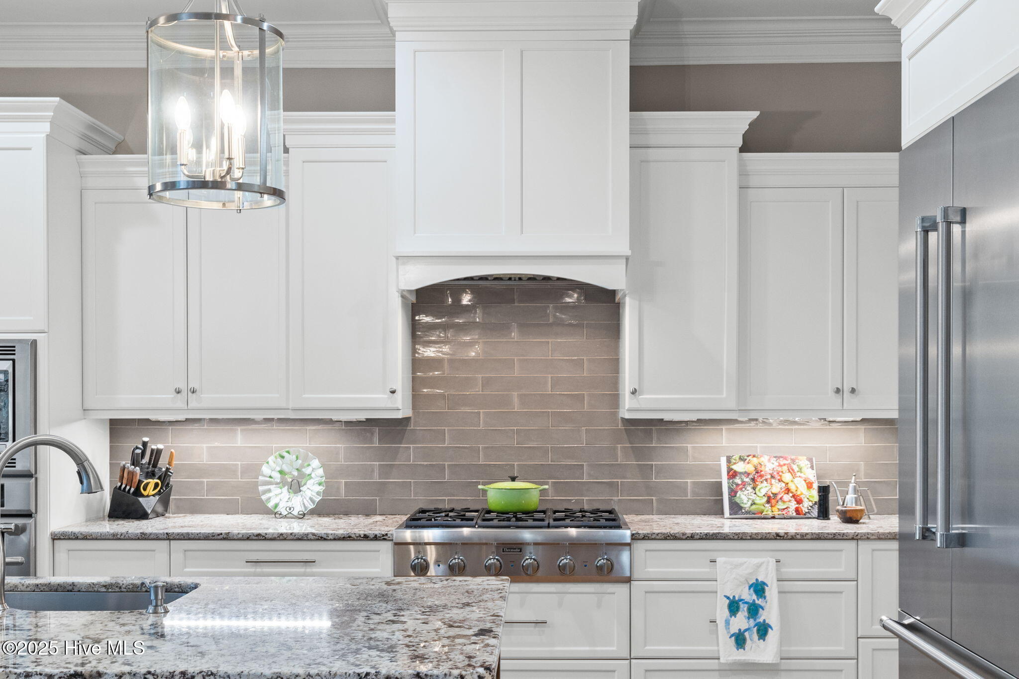 100562401 | Photo 33