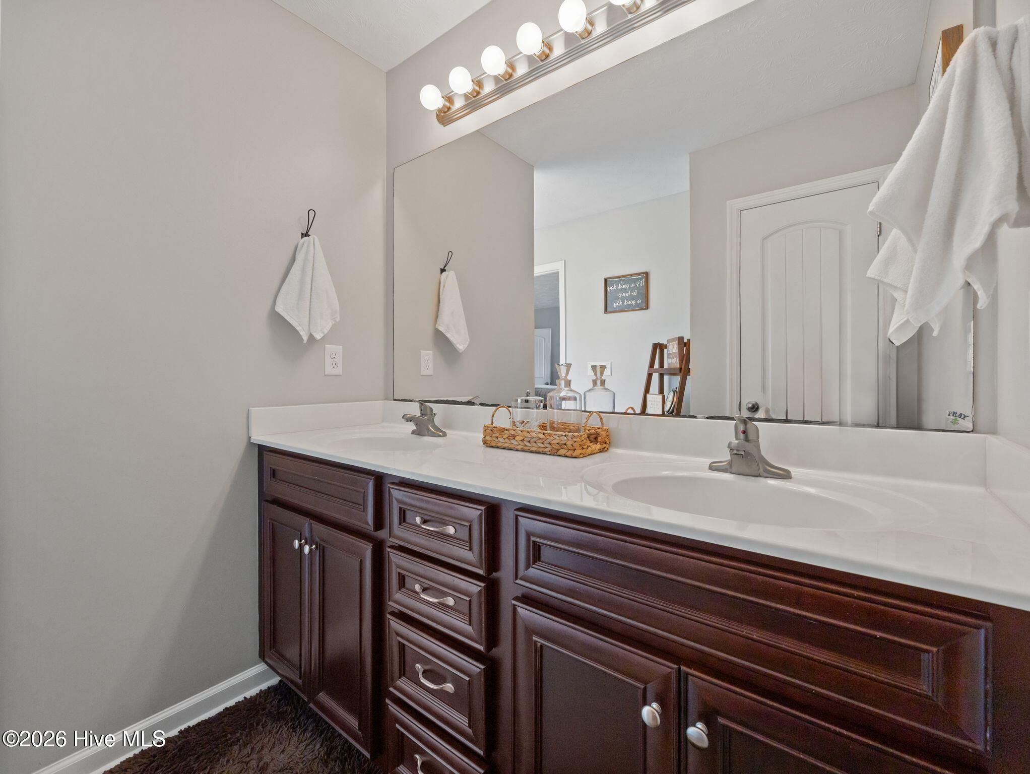 100566701 | Photo 37