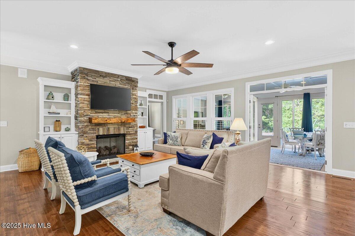 100530604 | Photo 38