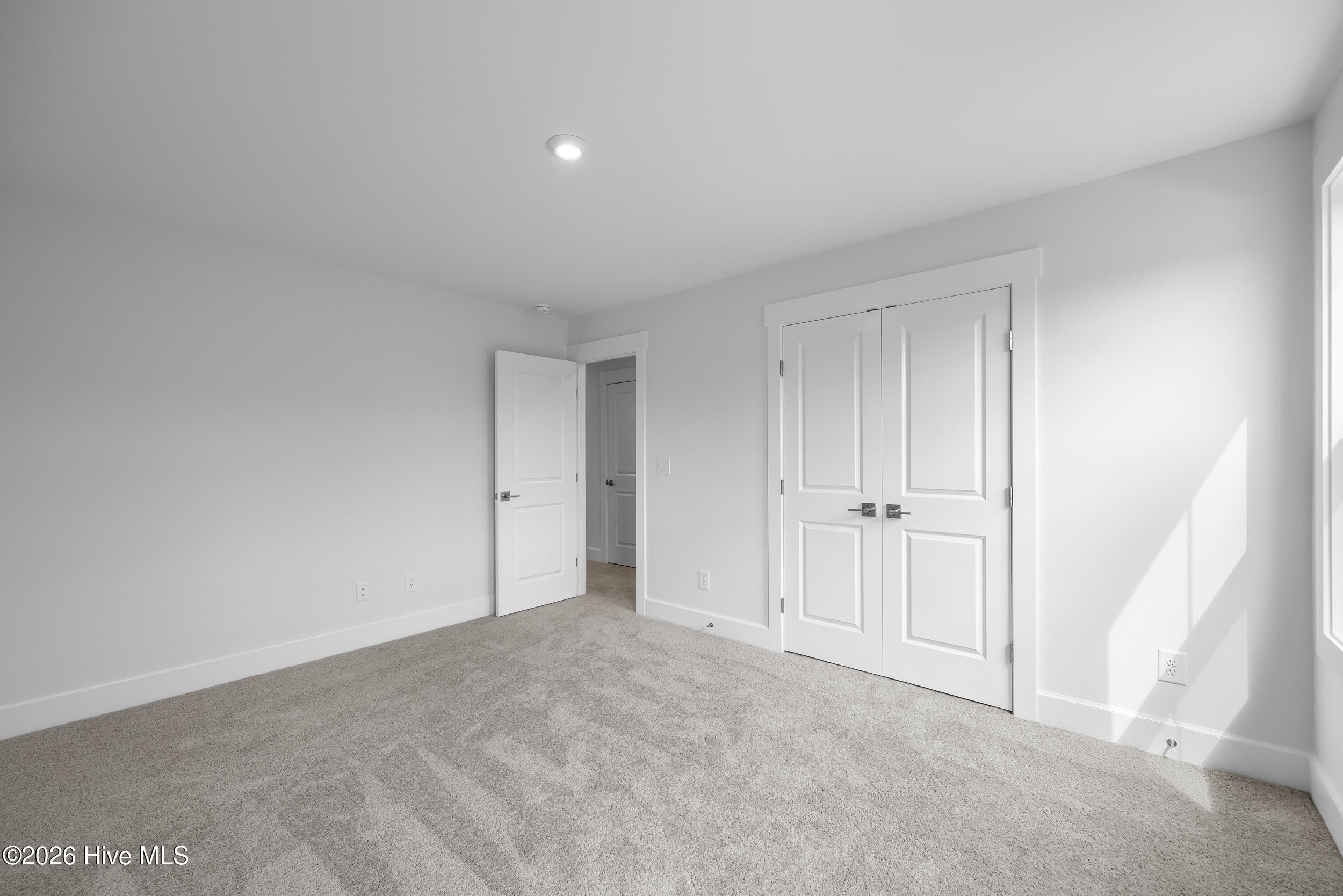 100523134 | Photo 37